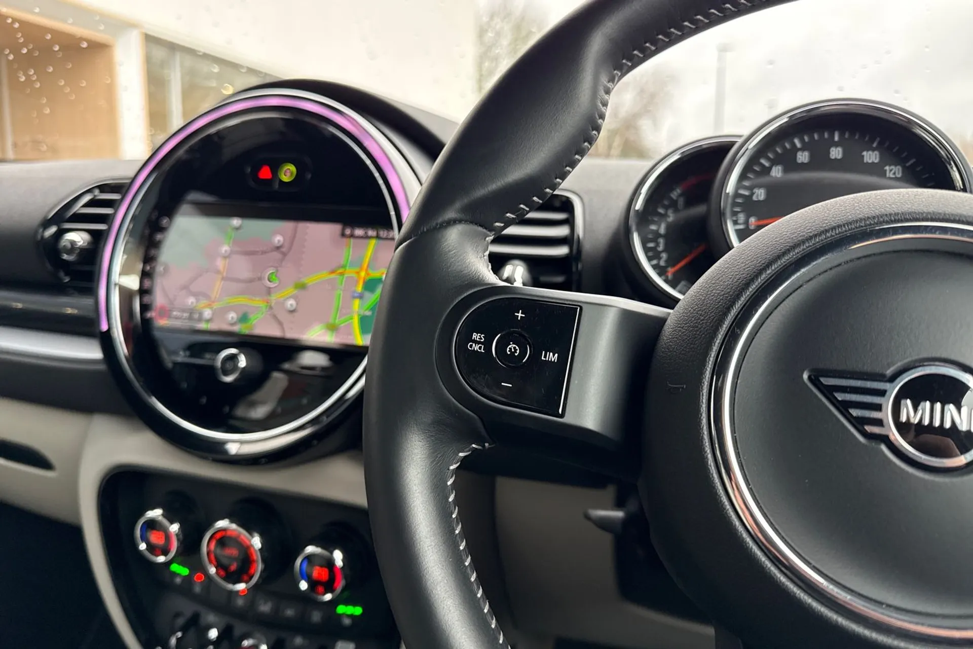 MINI CLUBMAN thumbnail image number 36