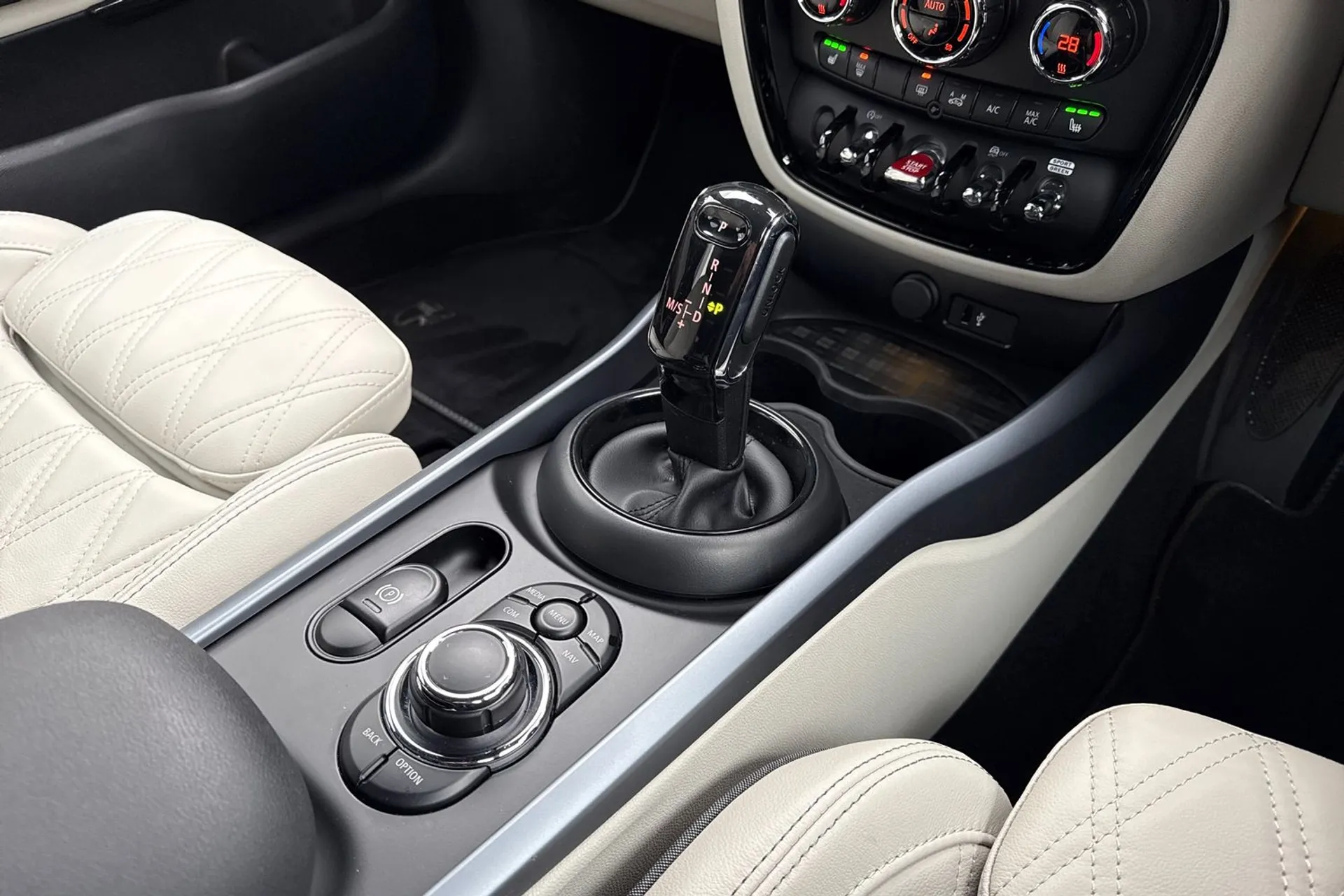 MINI CLUBMAN thumbnail image number 42