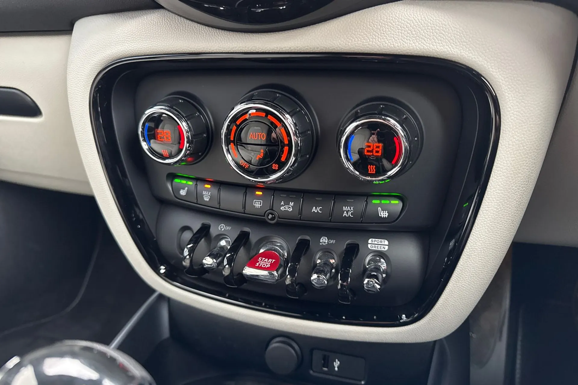 MINI CLUBMAN thumbnail image number 39