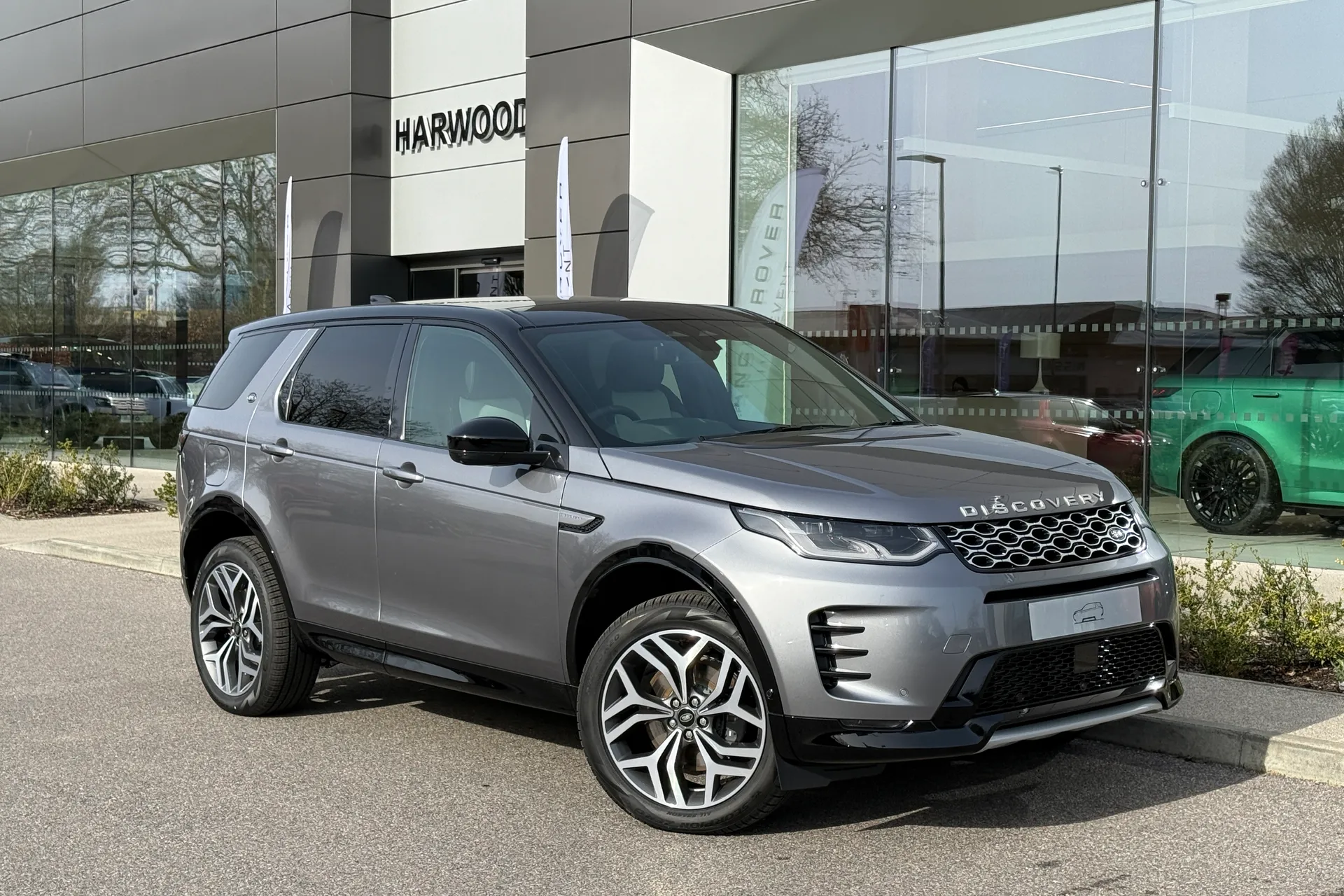 LAND ROVER DISCOVERY SPORT focused image