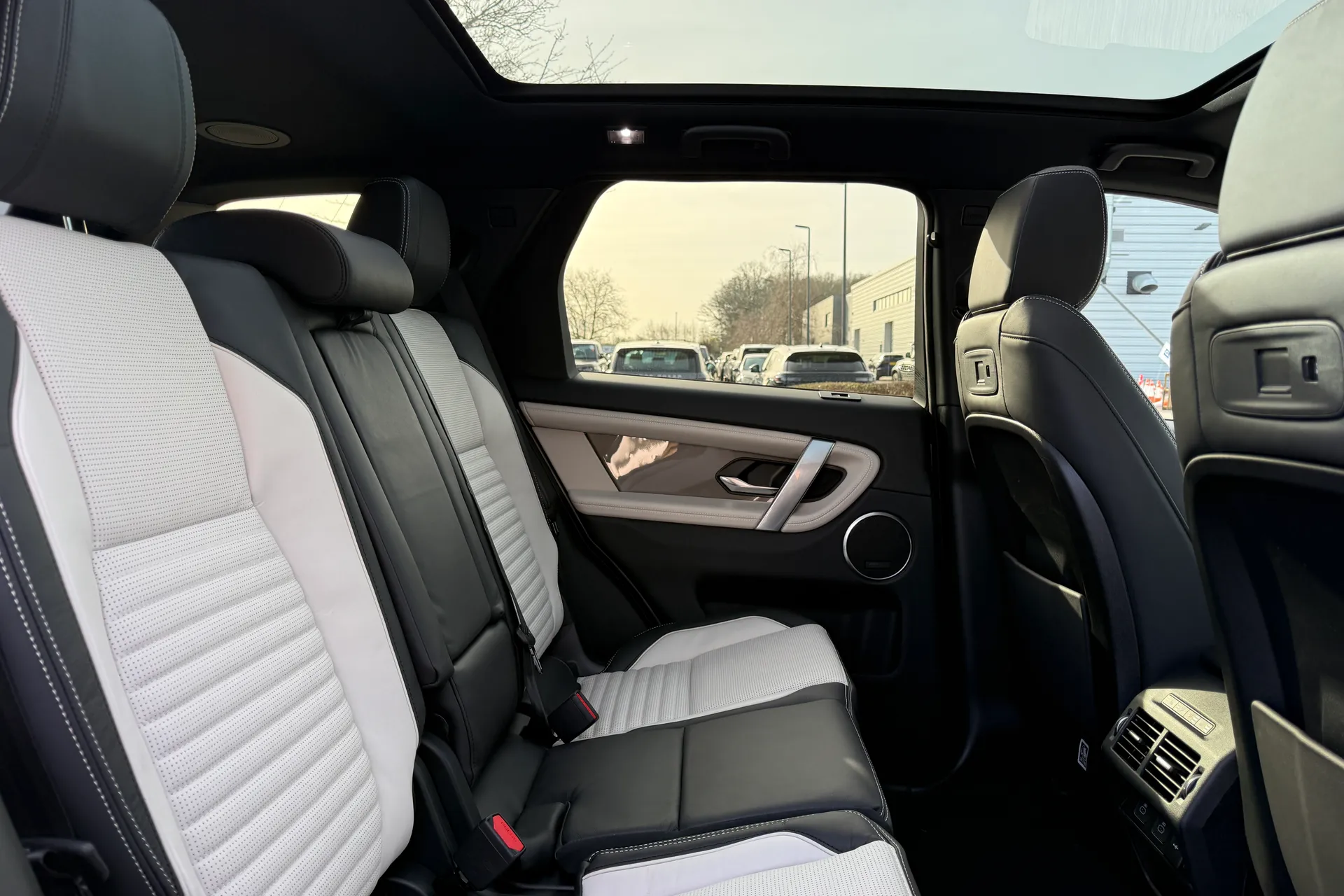 LAND ROVER DISCOVERY SPORT thumbnail image number 32