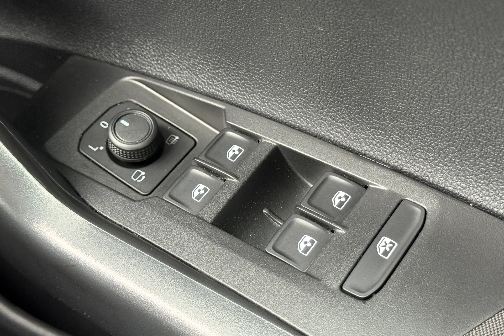 VOLKSWAGEN POLO thumbnail image number 12