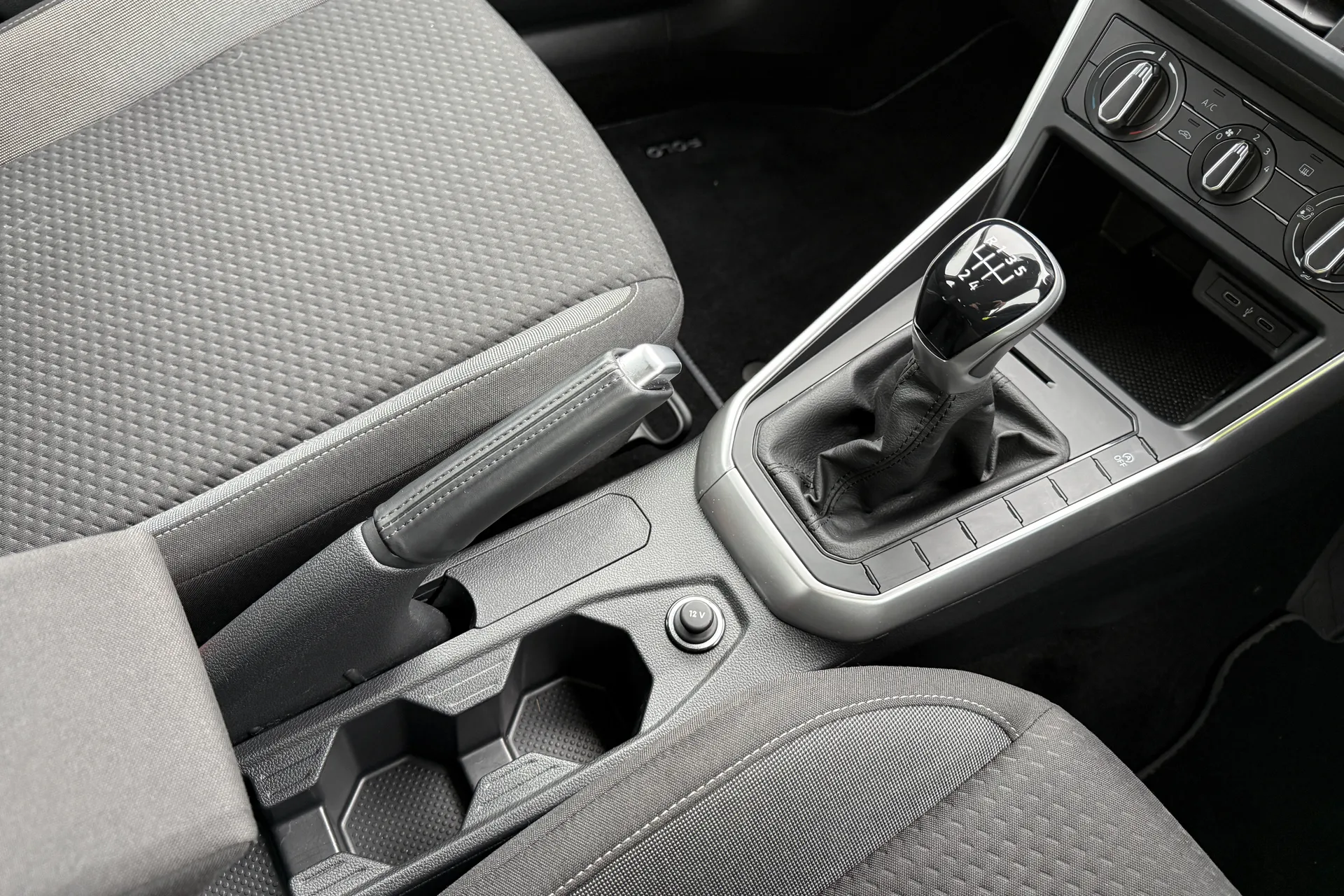 VOLKSWAGEN POLO thumbnail image number 31