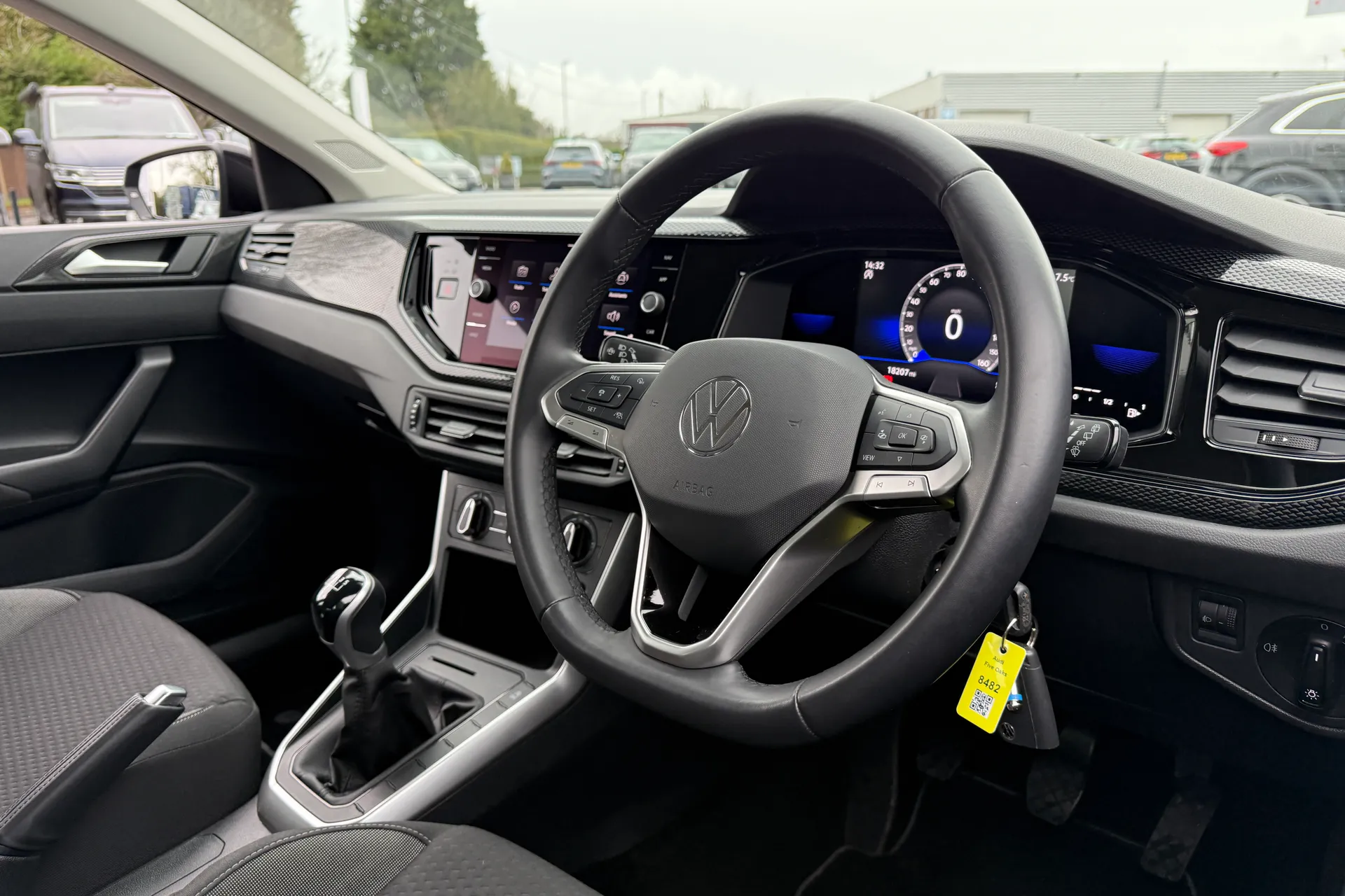 VOLKSWAGEN POLO thumbnail image number 21