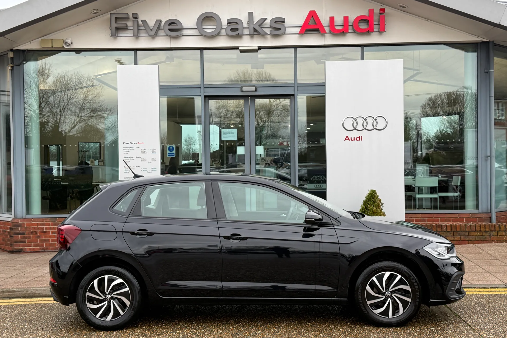 VOLKSWAGEN POLO thumbnail image number 2