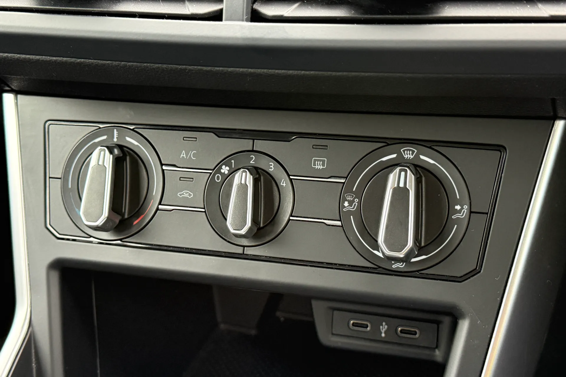 VOLKSWAGEN POLO thumbnail image number 10