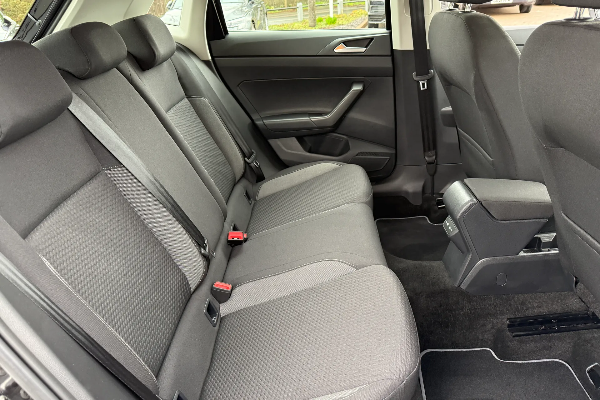 VOLKSWAGEN POLO thumbnail image number 35