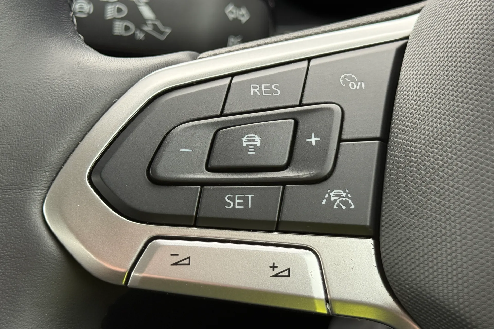 VOLKSWAGEN POLO thumbnail image number 14