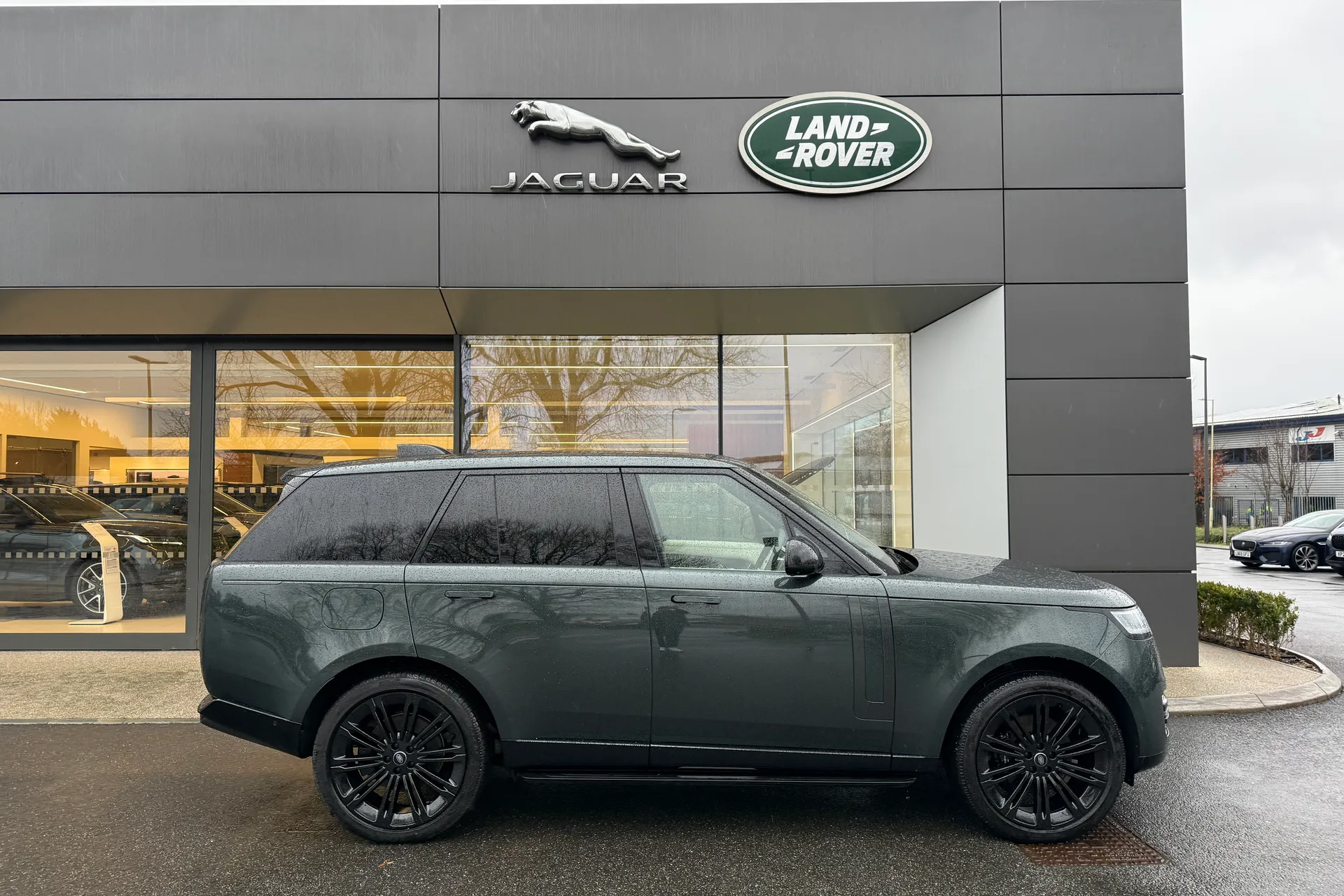 LAND ROVER RANGE ROVER thumbnail image number 2