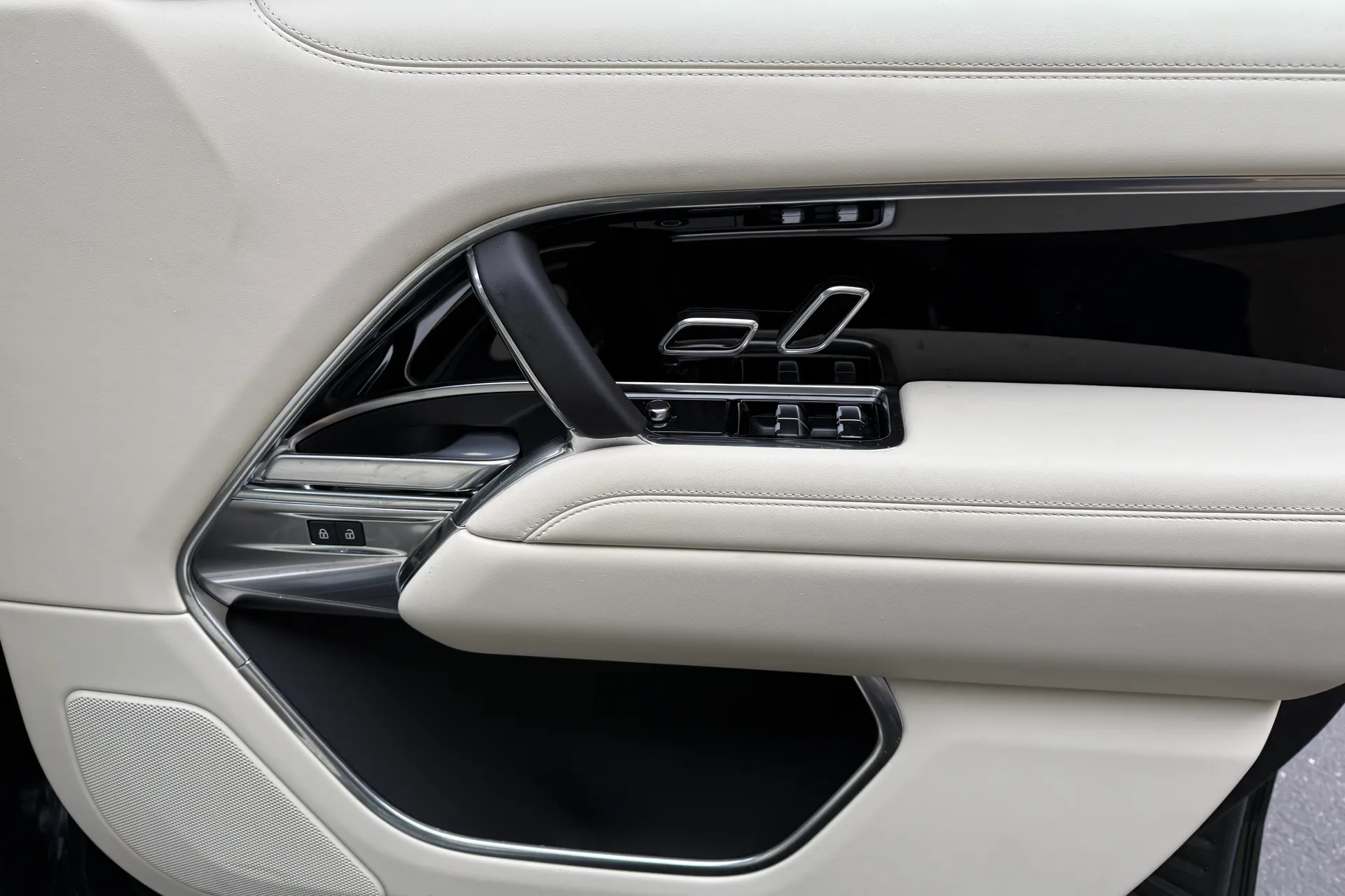 LAND ROVER RANGE ROVER thumbnail image number 48