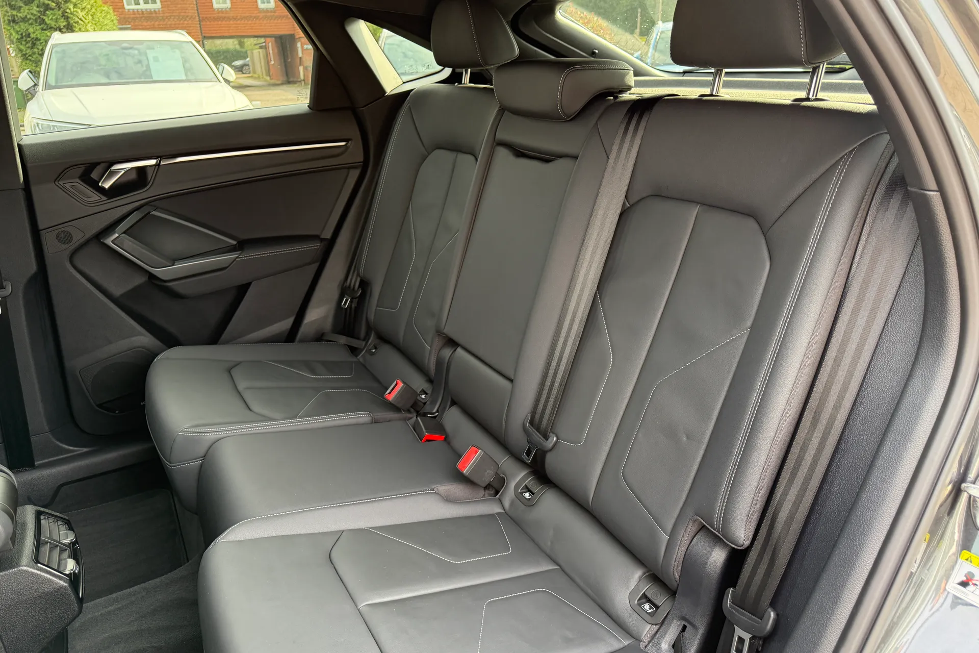 Audi Q3 thumbnail image number 40