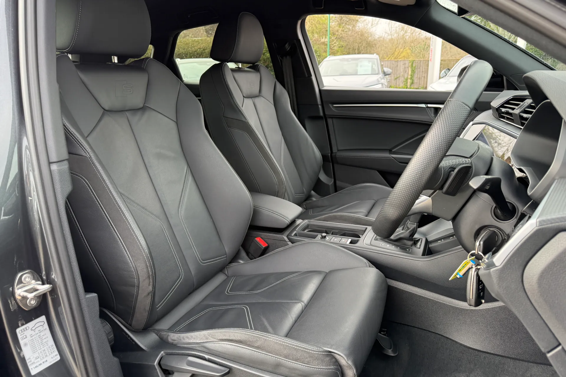 Audi Q3 thumbnail image number 24