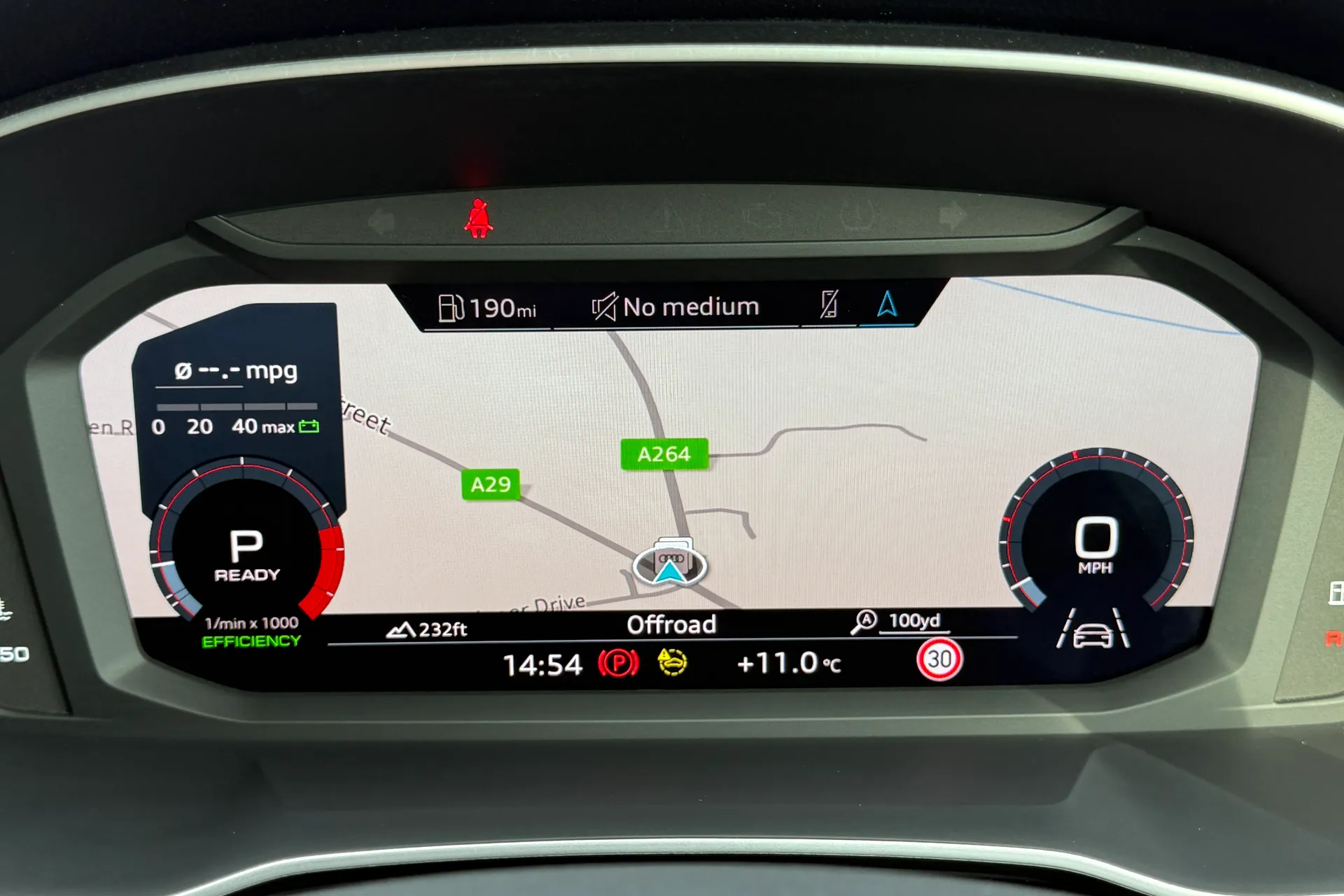 Audi Q3 thumbnail image number 12