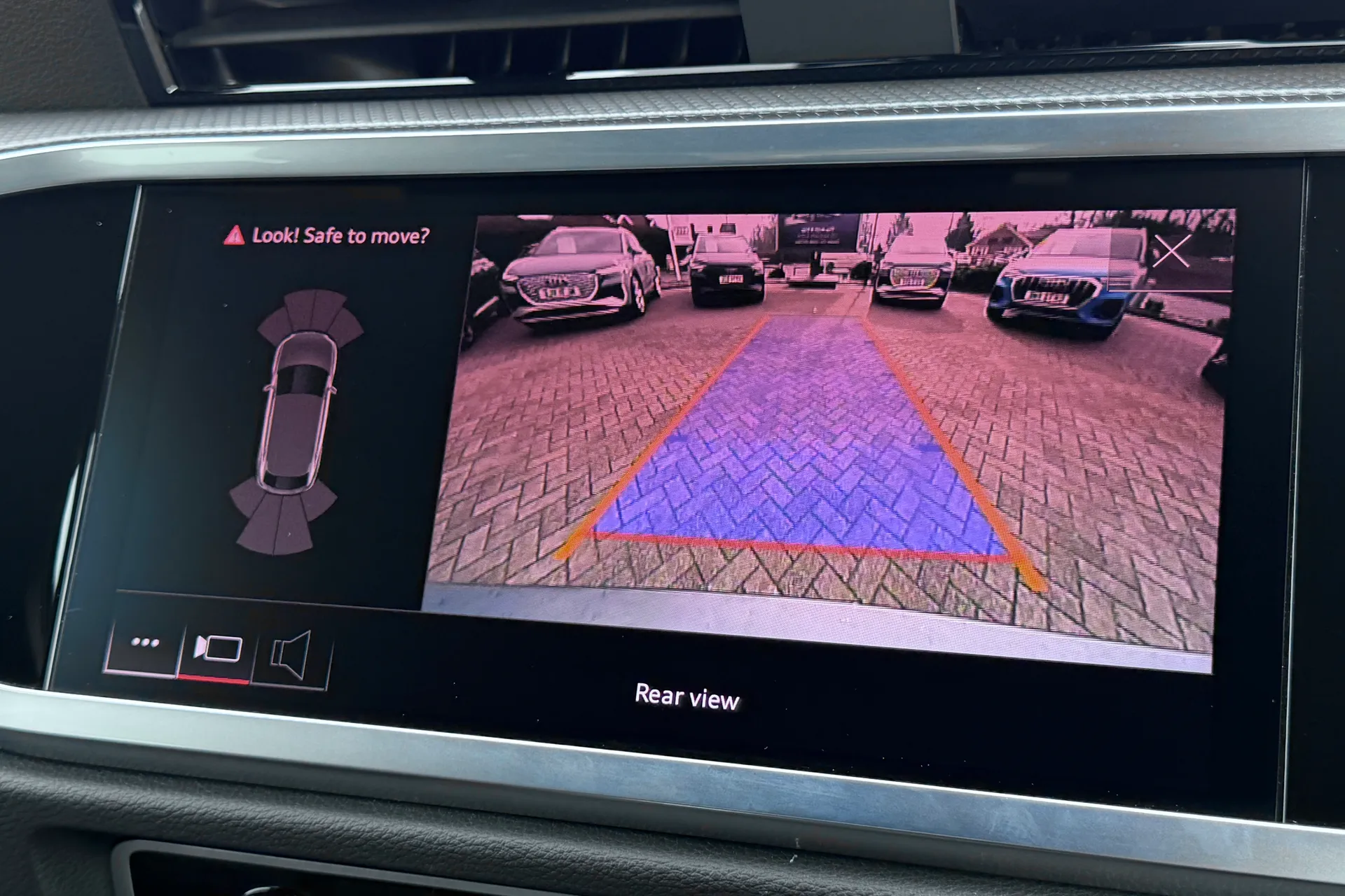 Audi Q3 thumbnail image number 4