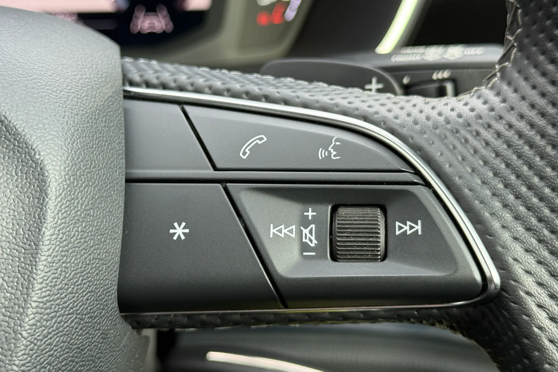 Audi Q3 thumbnail image number 20