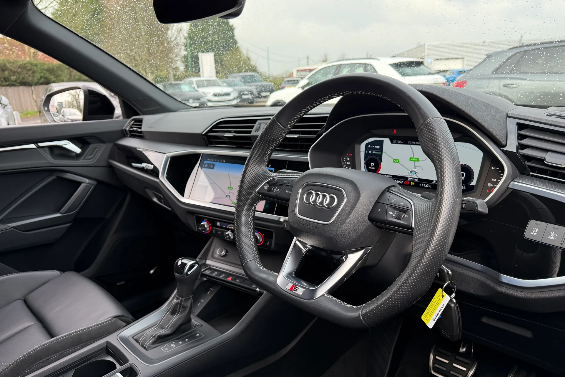 Audi Q3 thumbnail image number 25