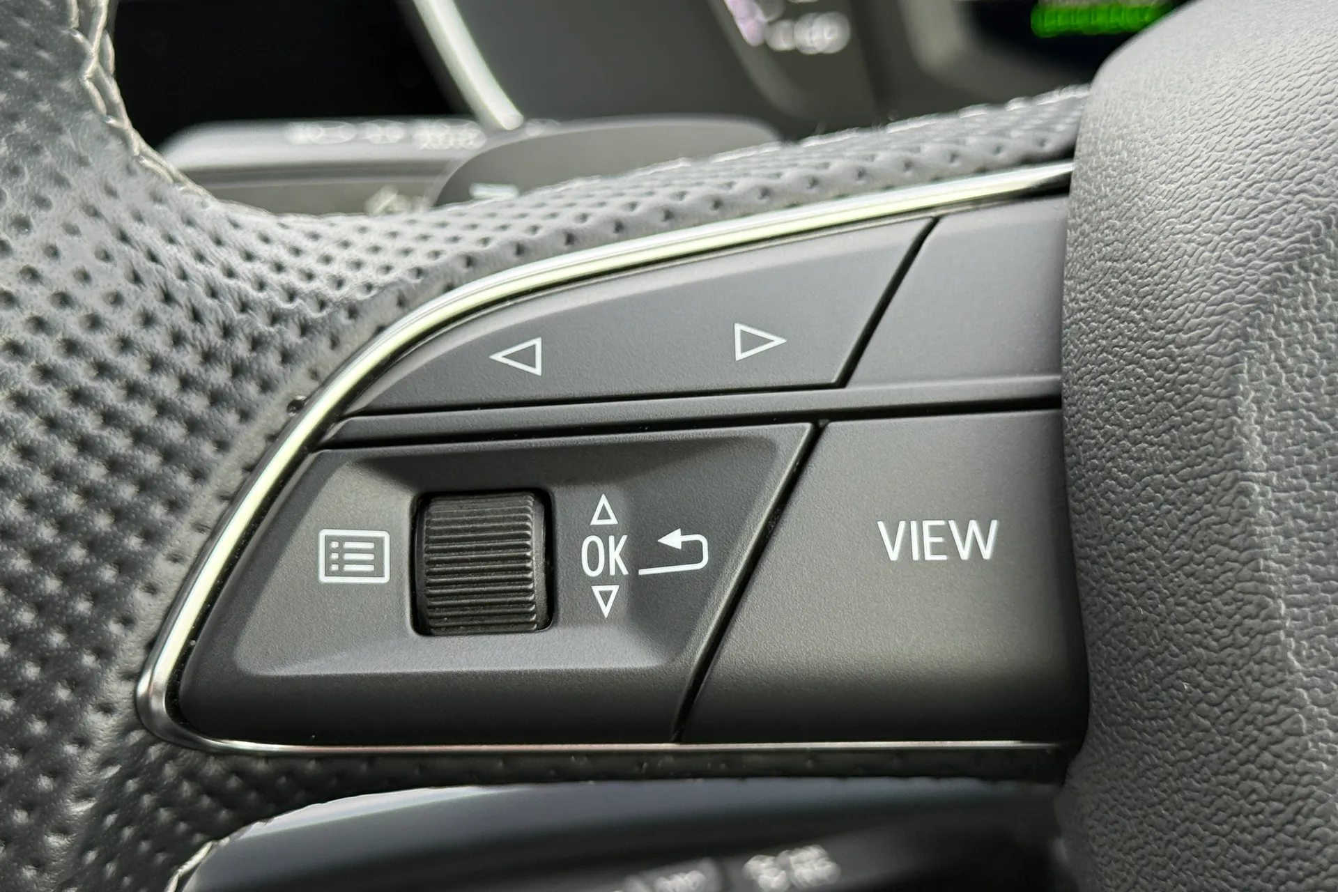 Audi Q3 thumbnail image number 19