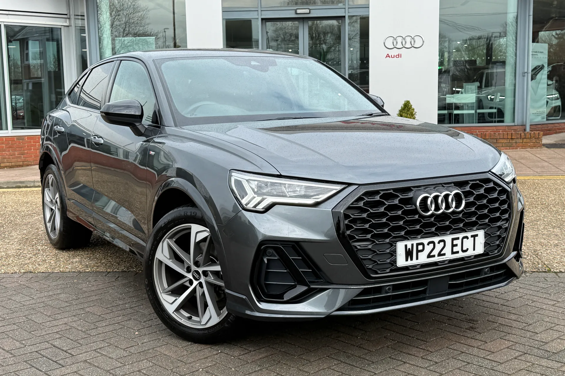 Audi Q3 thumbnail image number 22