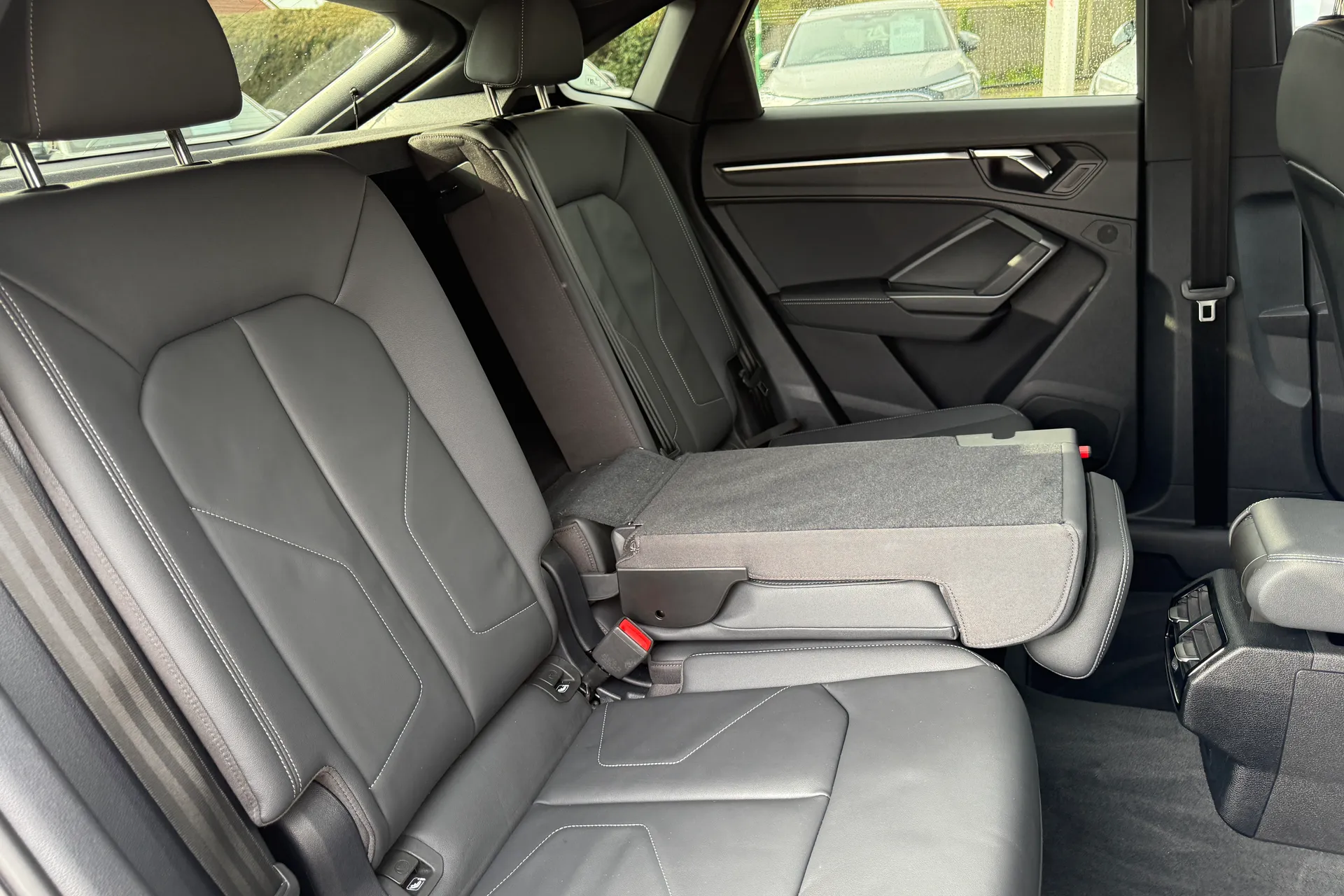 Audi Q3 thumbnail image number 44