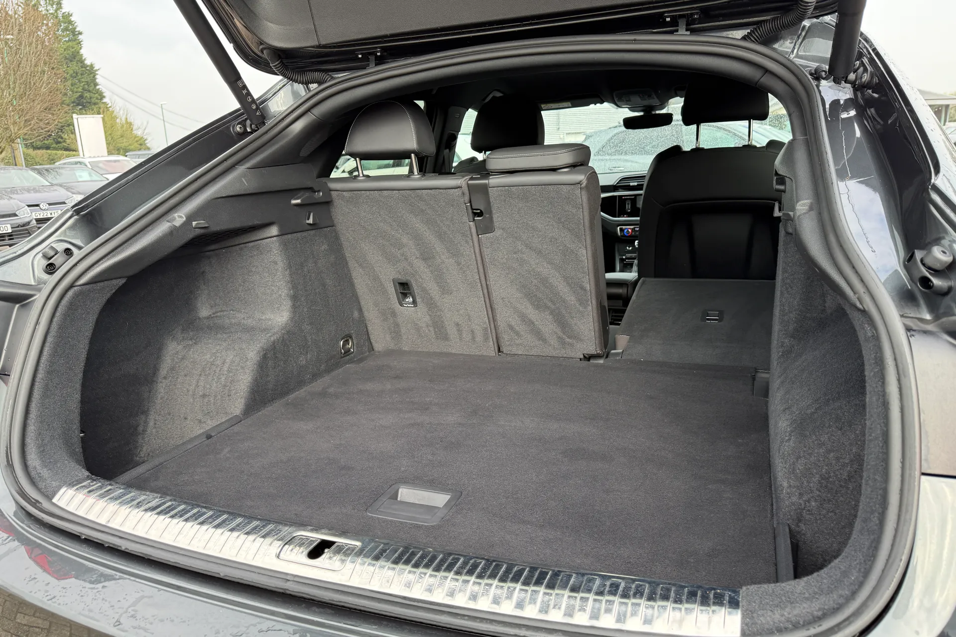 Audi Q3 thumbnail image number 33