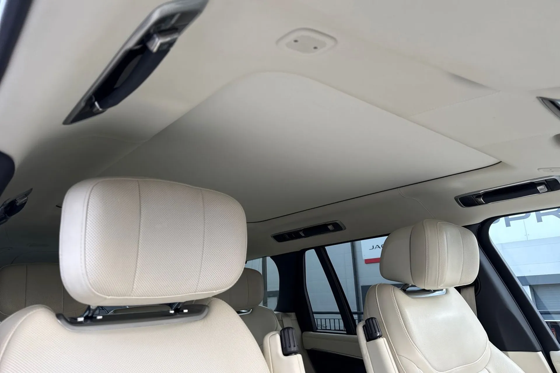 LAND ROVER RANGE ROVER thumbnail image number 9