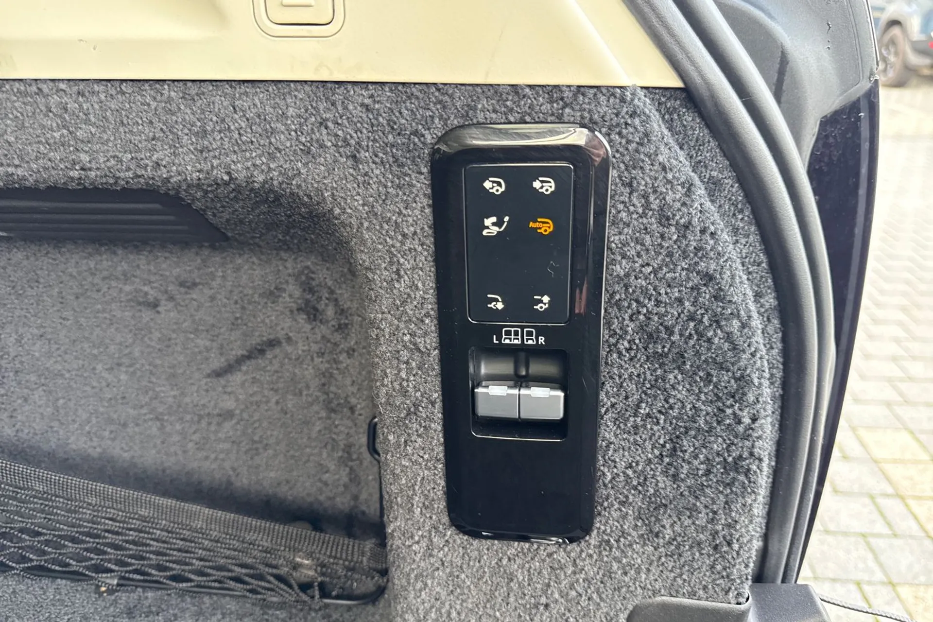 LAND ROVER RANGE ROVER thumbnail image number 46