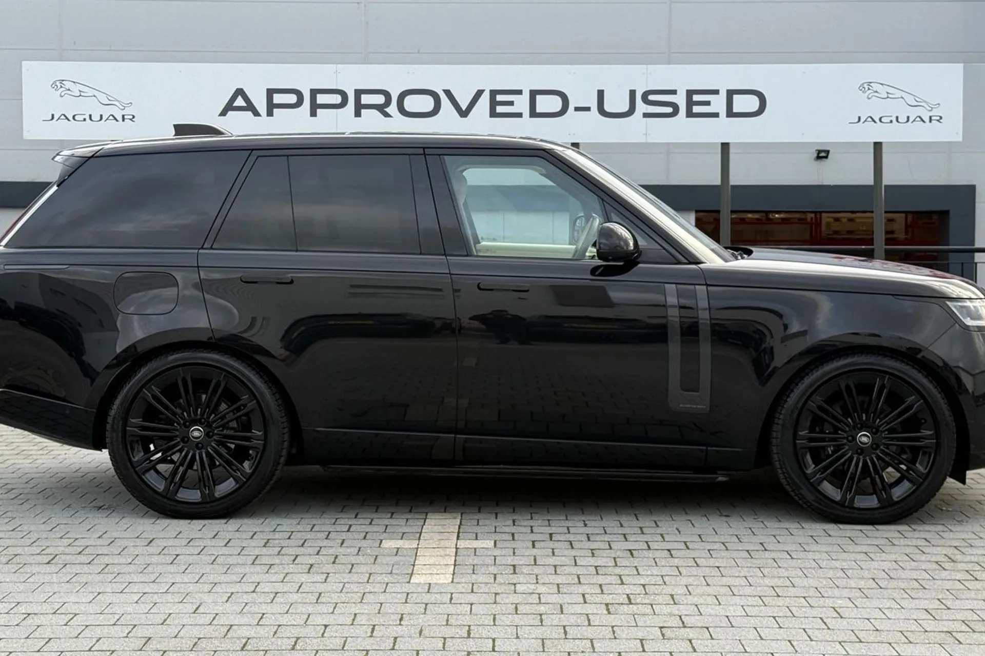 LAND ROVER RANGE ROVER thumbnail image number 2