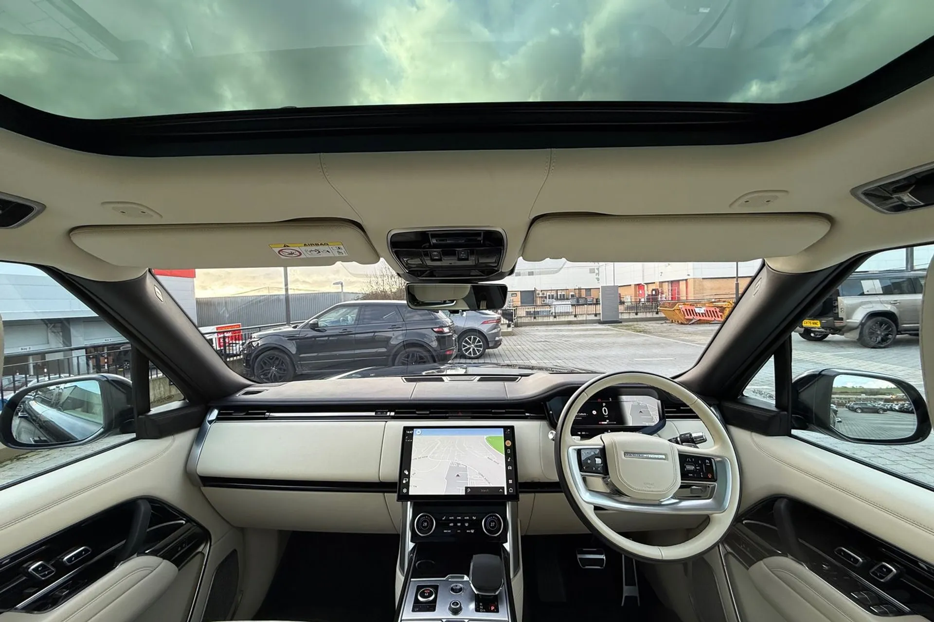 LAND ROVER RANGE ROVER thumbnail image number 3