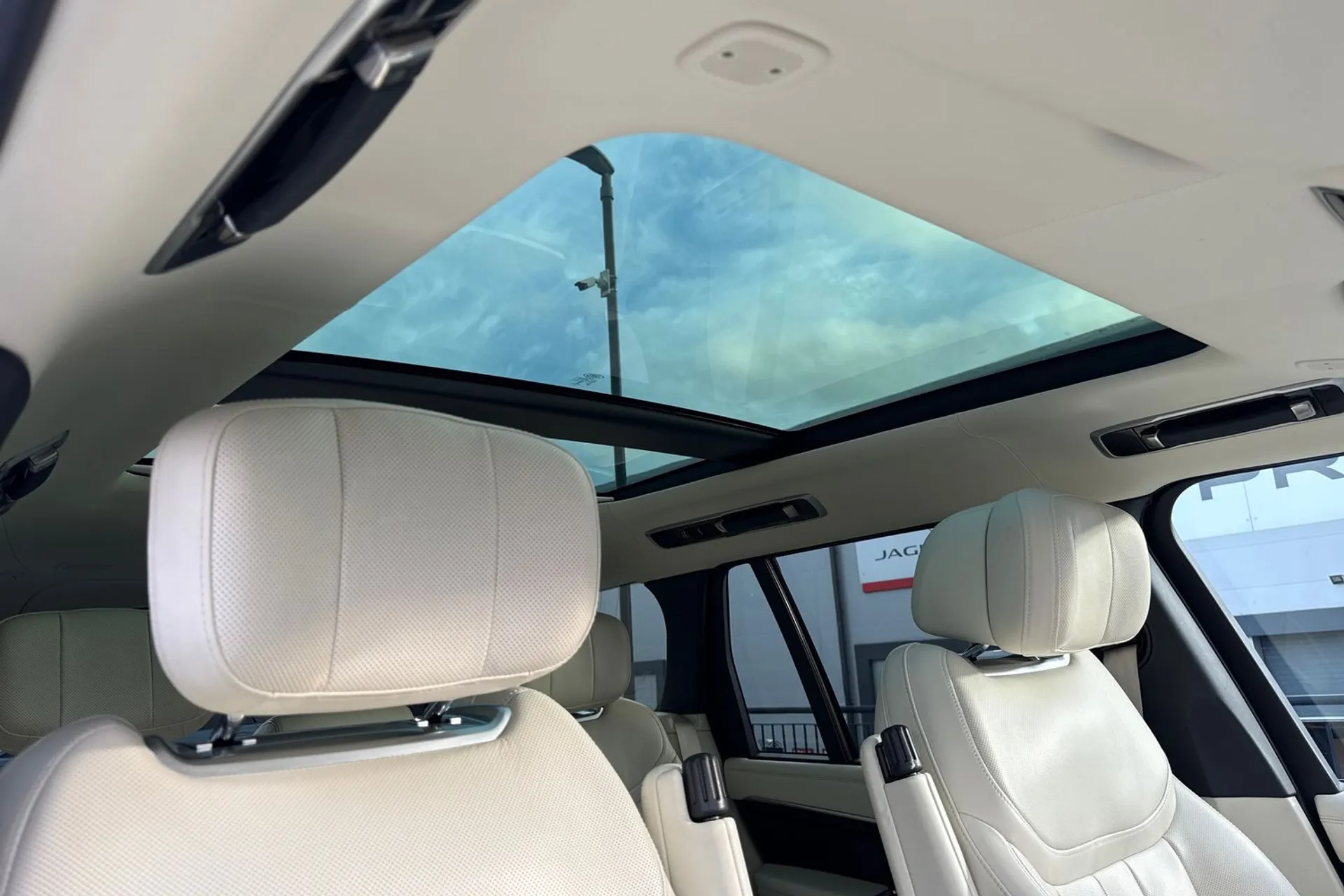 LAND ROVER RANGE ROVER thumbnail image number 10