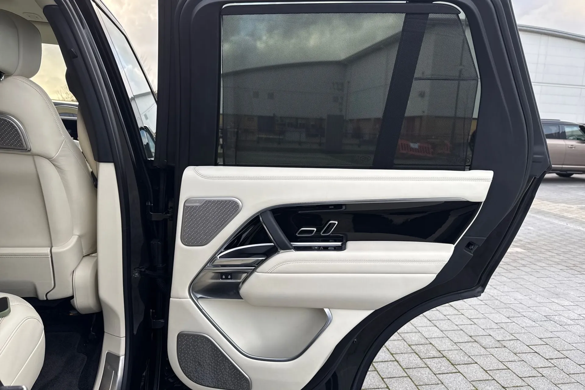 LAND ROVER RANGE ROVER thumbnail image number 49