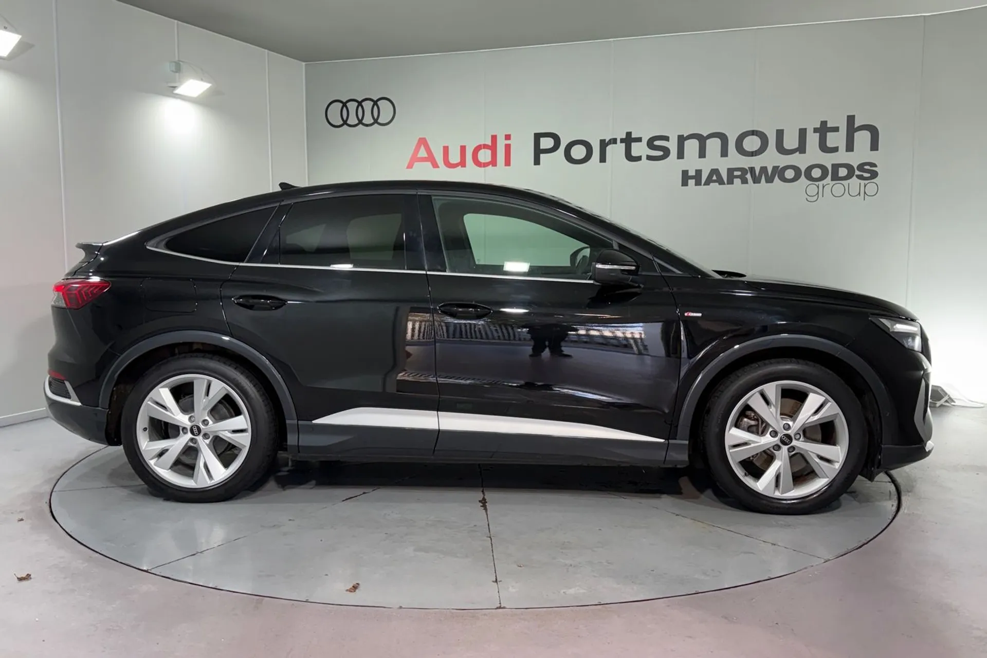 Audi Q4 thumbnail image number 2