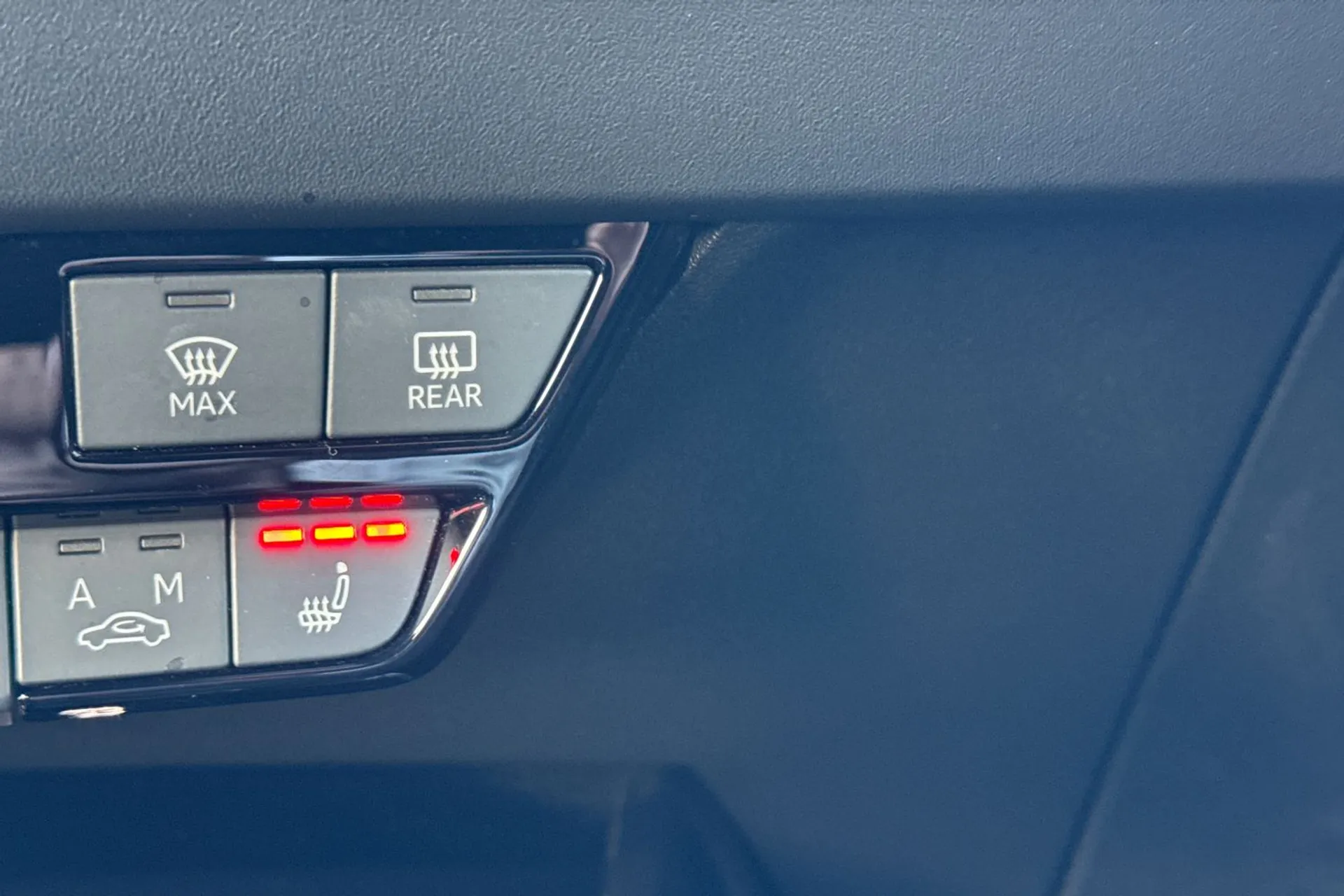 Audi Q4 thumbnail image number 19