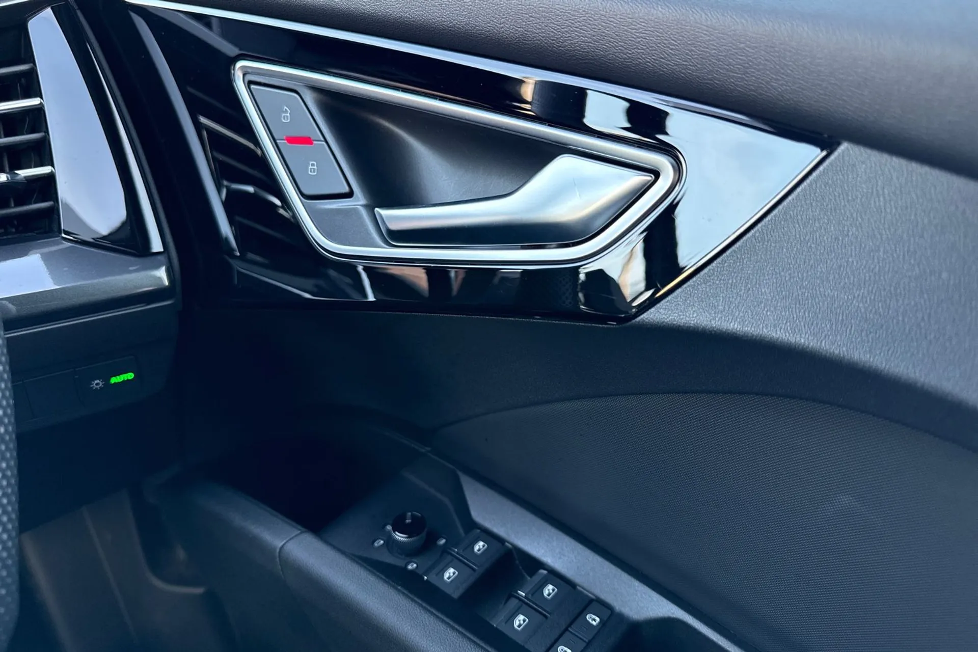 Audi Q4 thumbnail image number 29