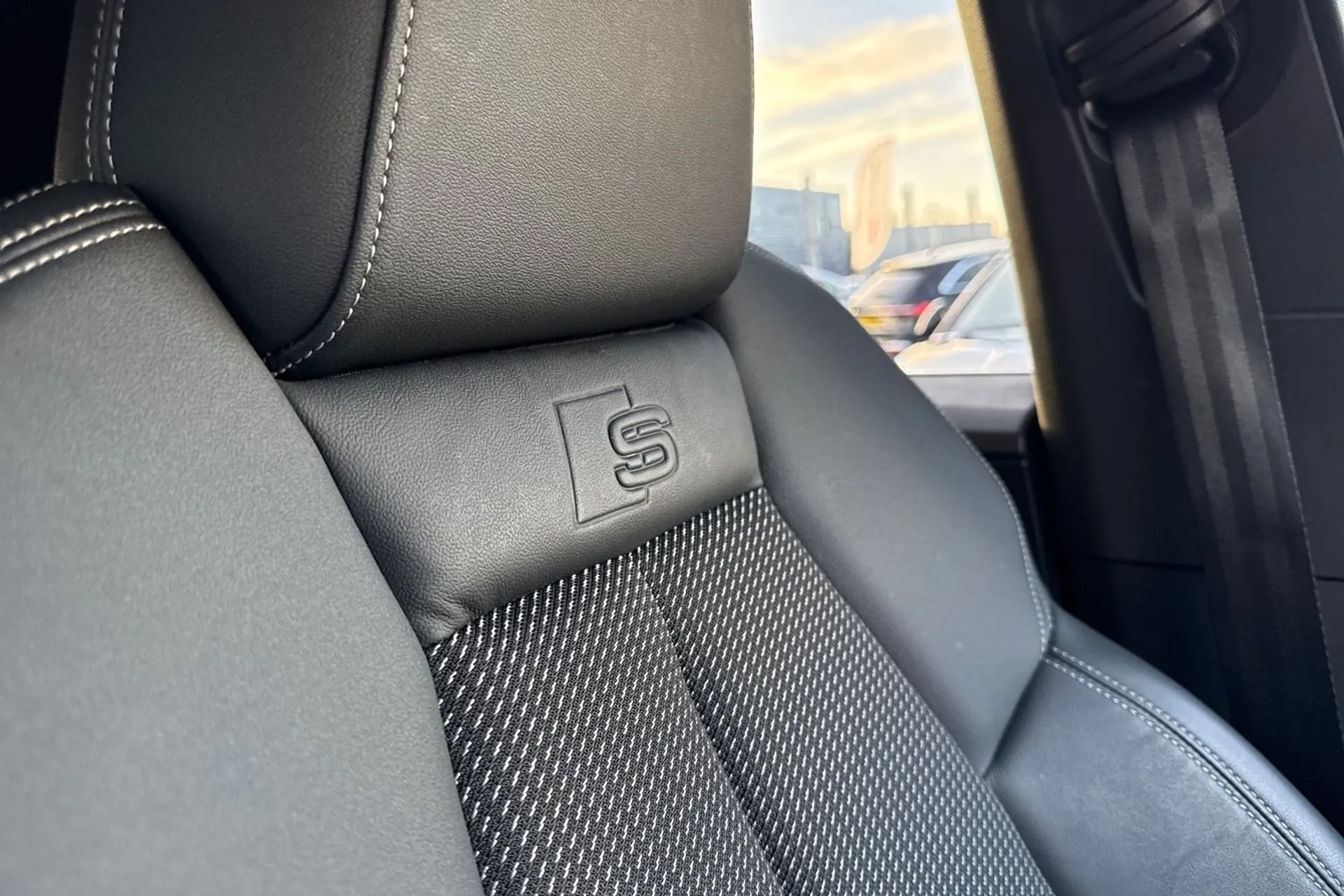 Audi Q4 thumbnail image number 23