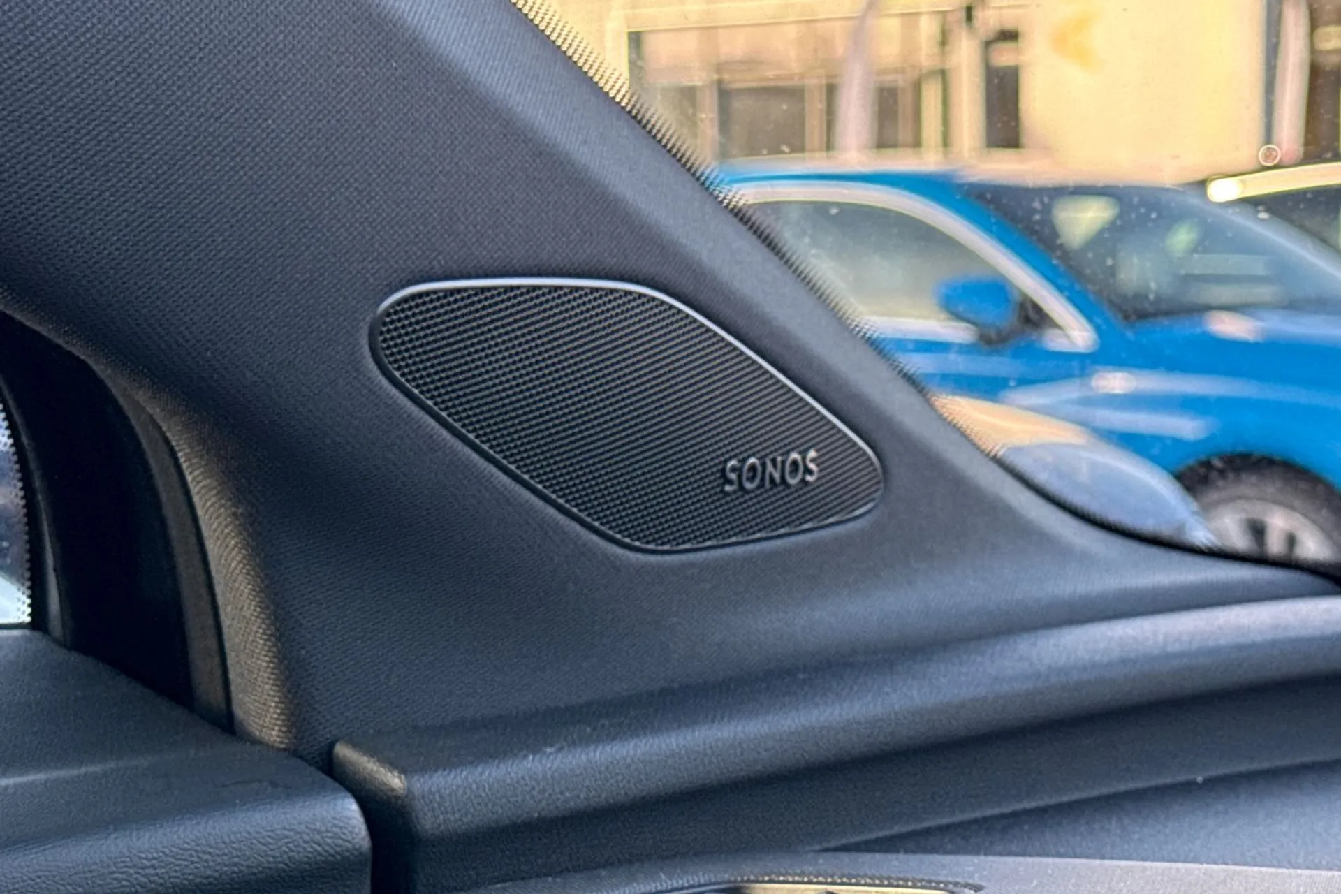 Audi Q4 thumbnail image number 12