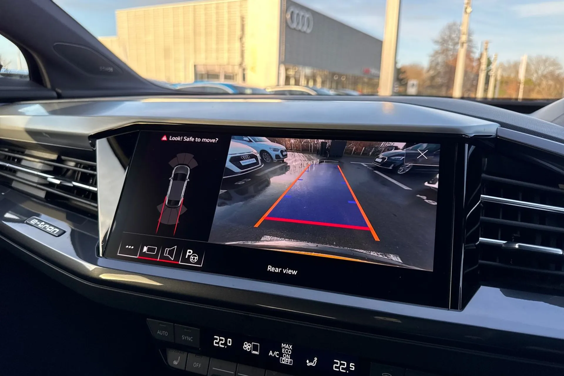 Audi Q4 thumbnail image number 4