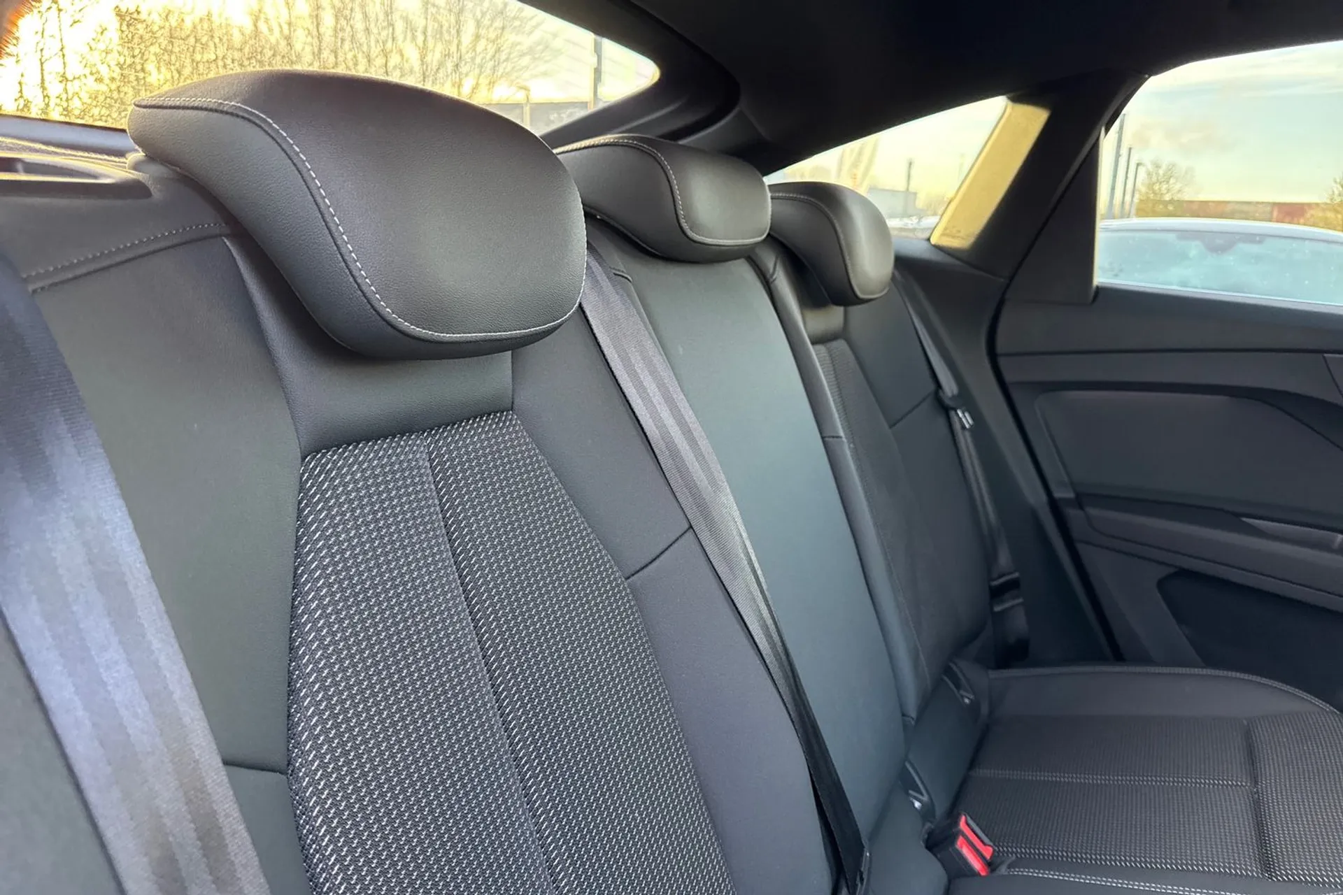 Audi Q4 thumbnail image number 36