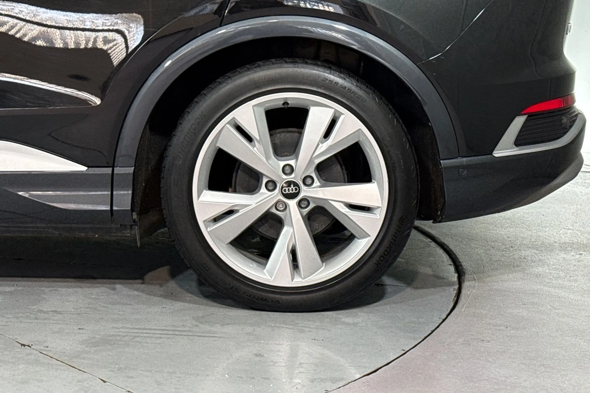 Audi Q4 thumbnail image number 20