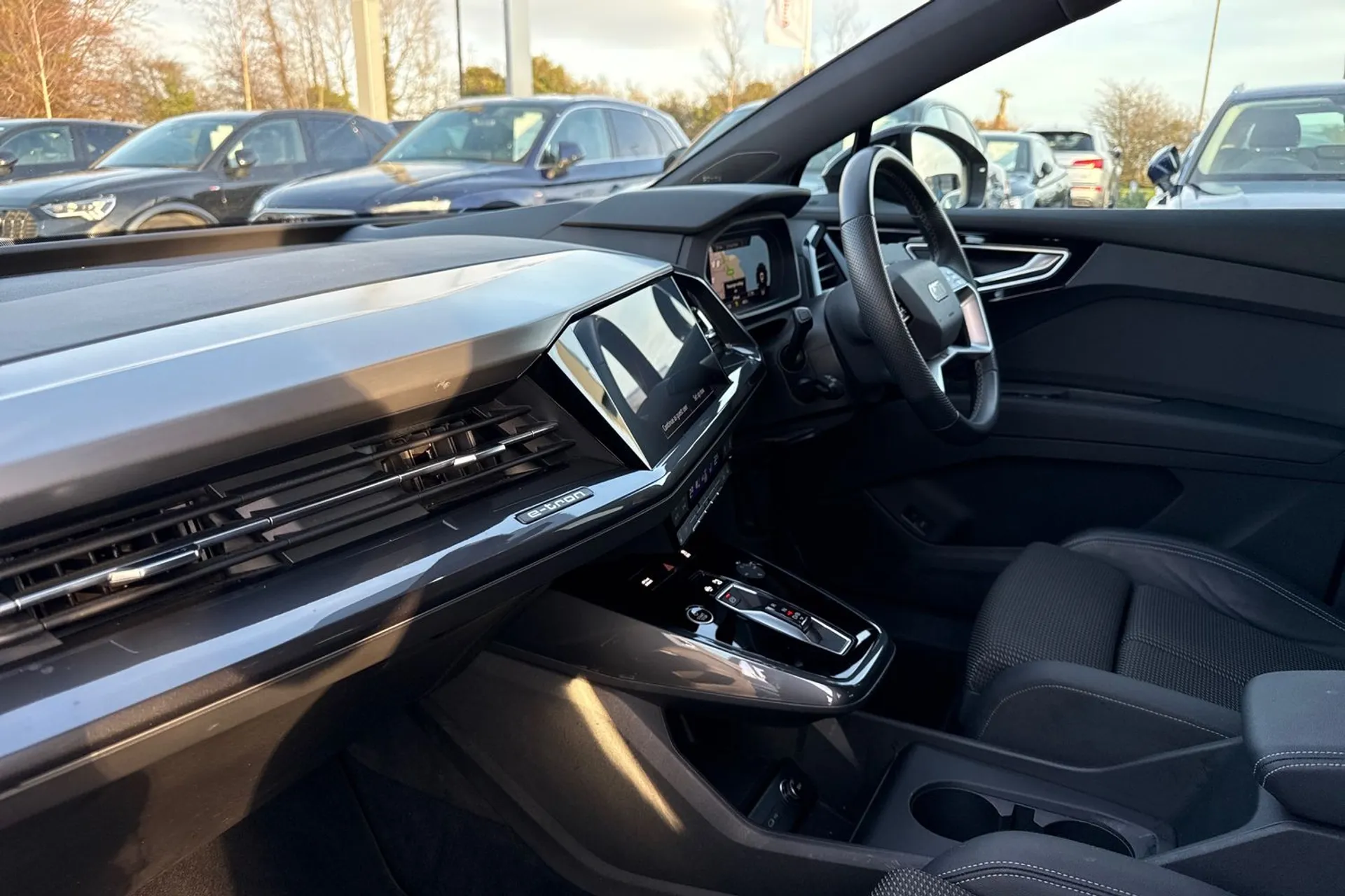 Audi Q4 thumbnail image number 10