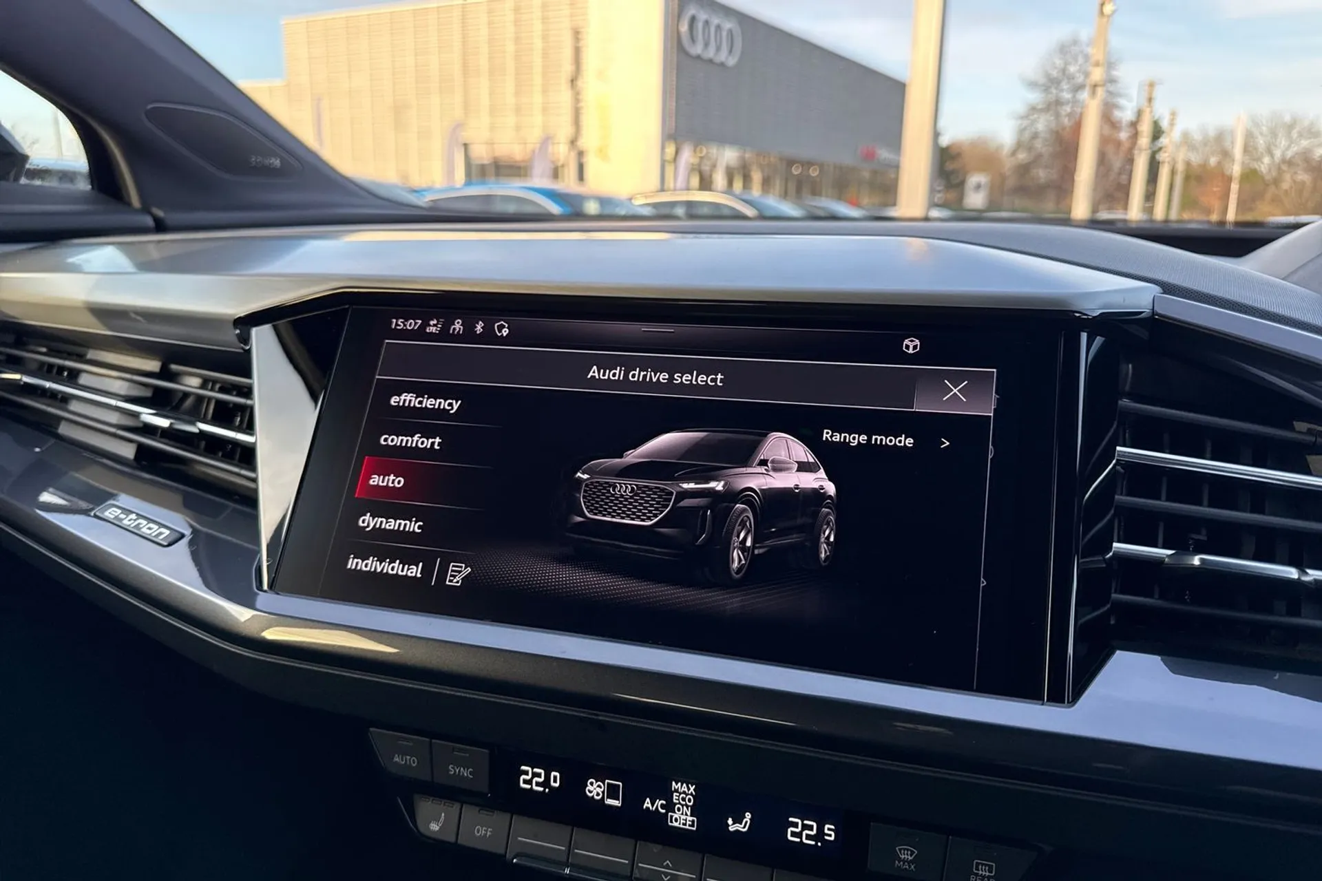 Audi Q4 thumbnail image number 22