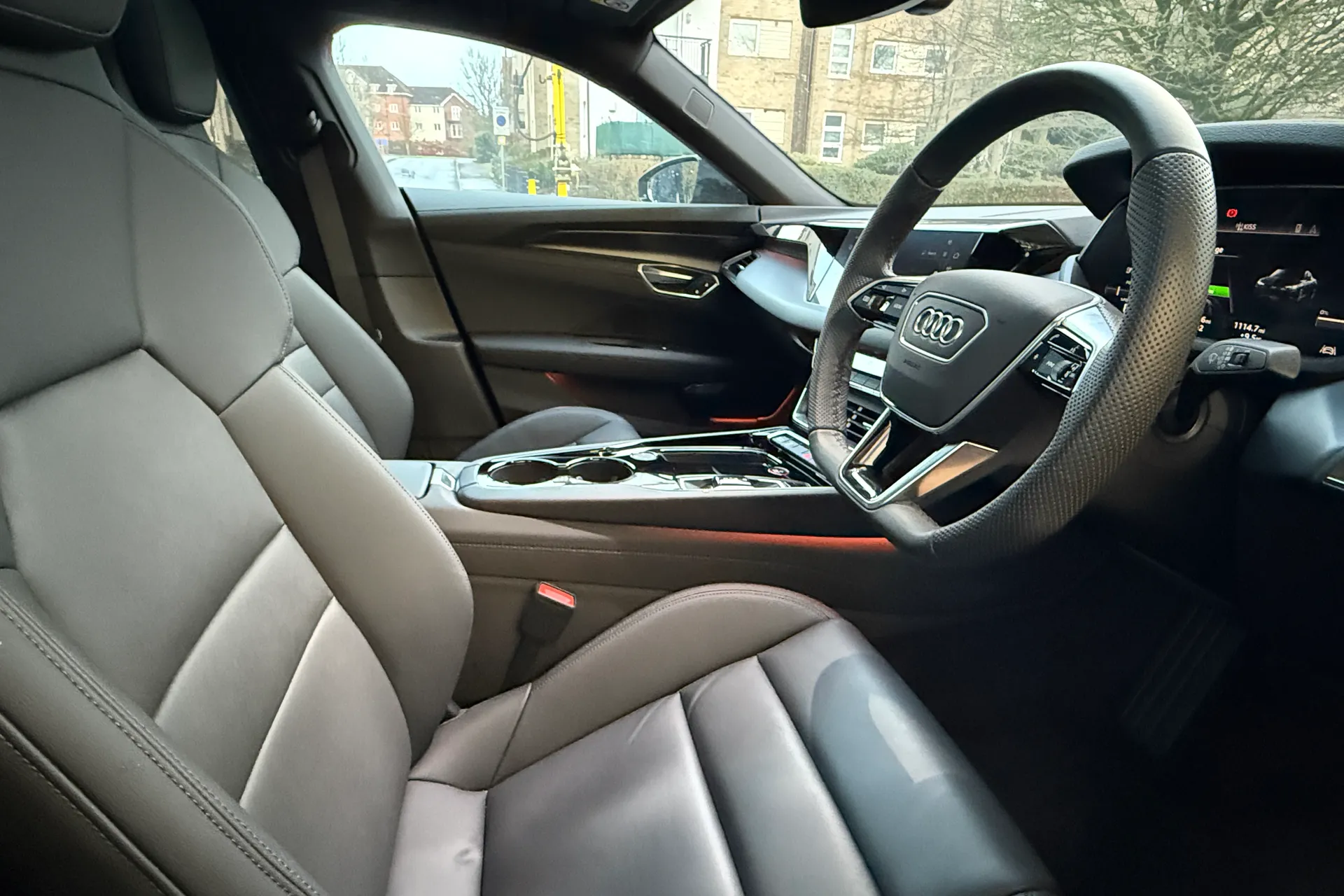 Audi e-tron GT thumbnail image number 10