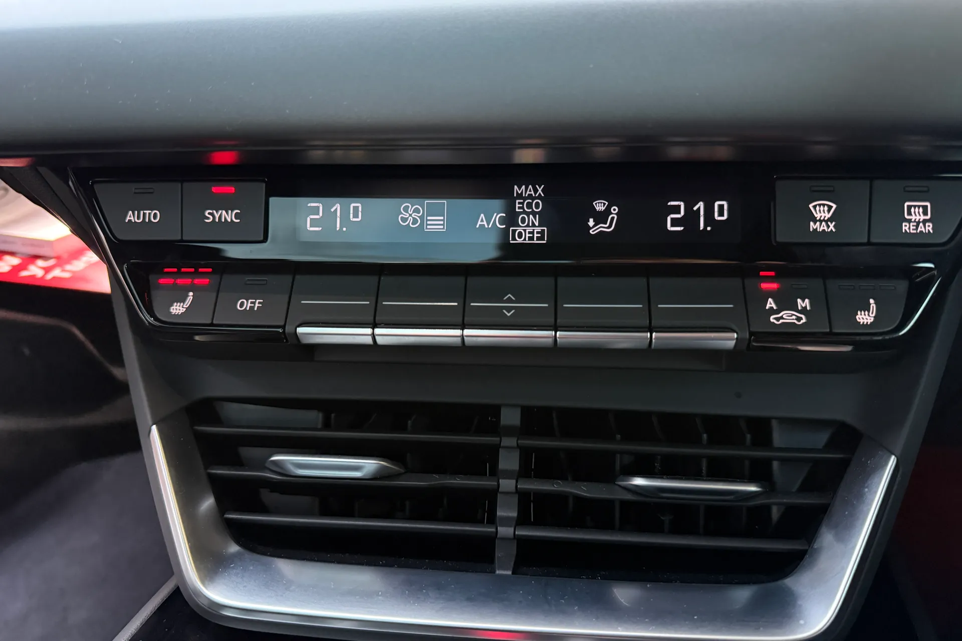 Audi e-tron GT thumbnail image number 16