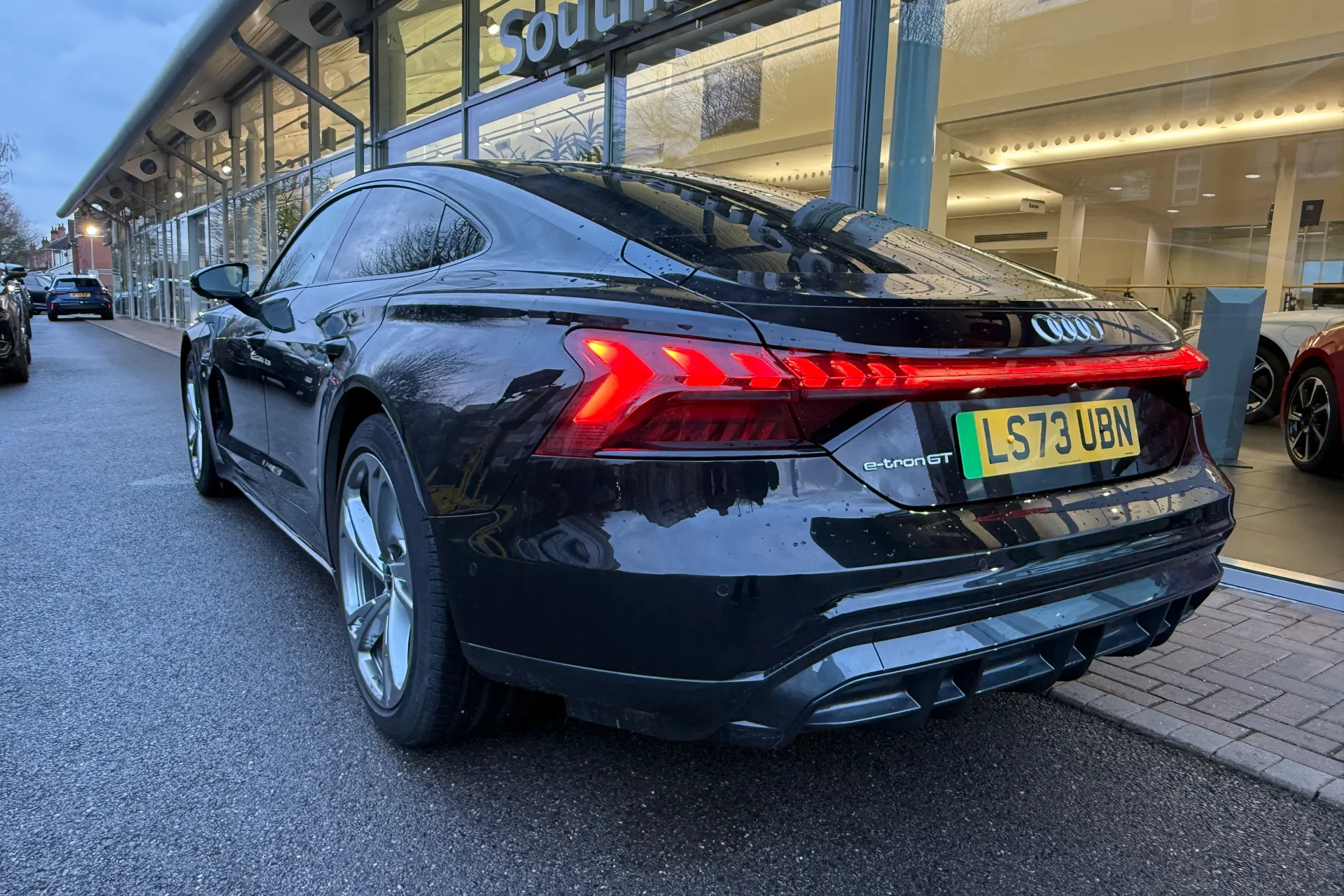 Audi e-tron GT thumbnail image number 8