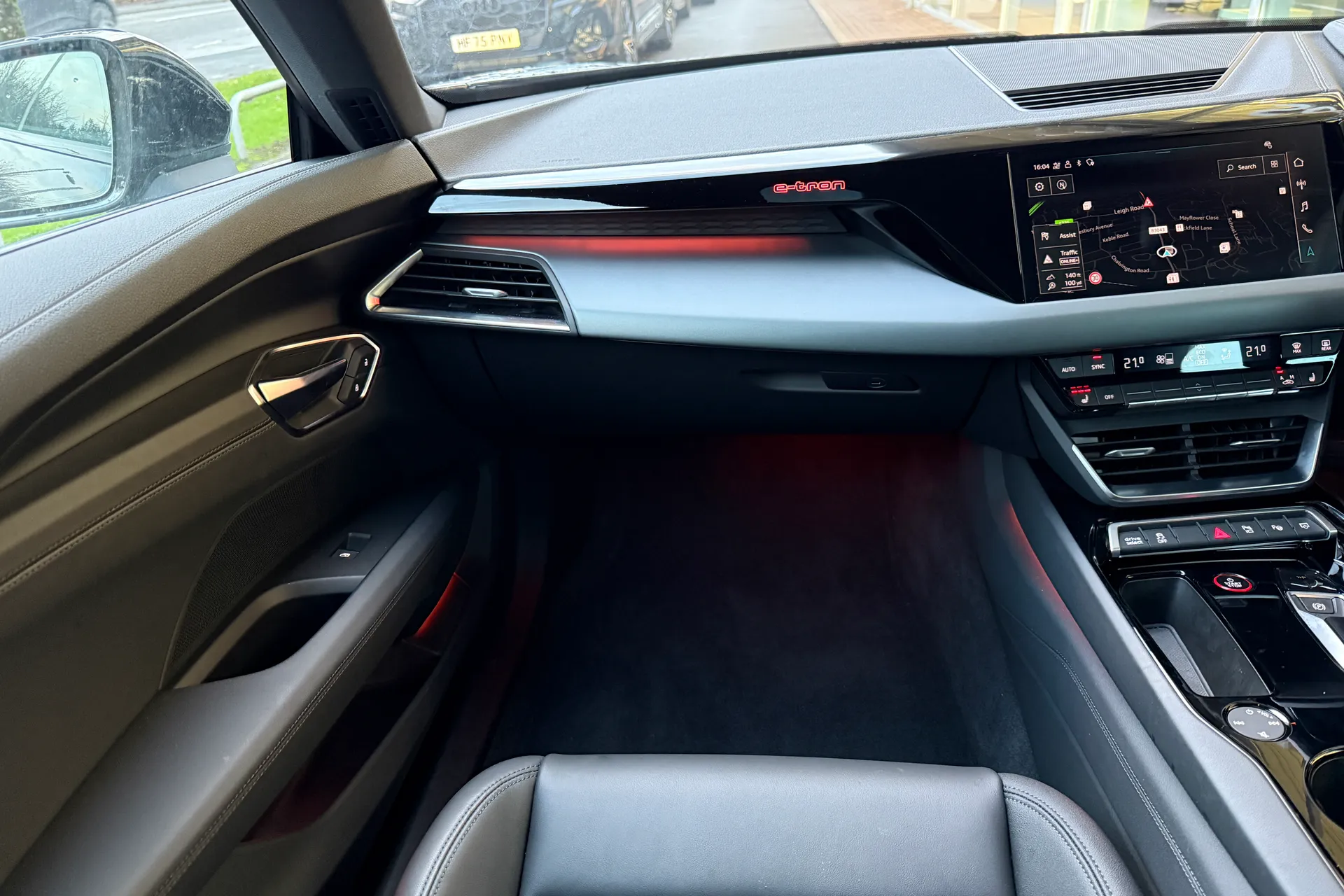 Audi e-tron GT thumbnail image number 32