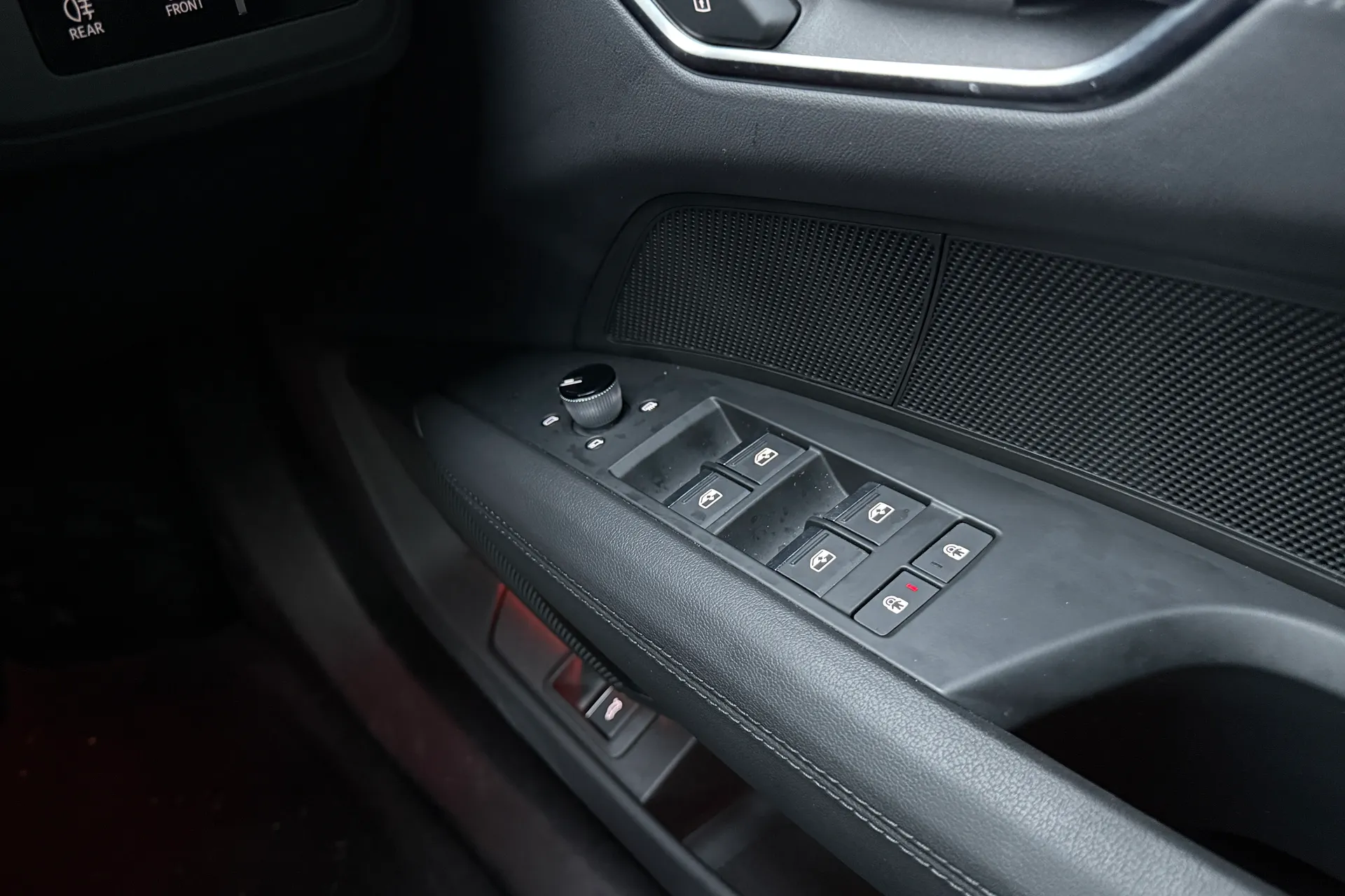 Audi e-tron GT thumbnail image number 24