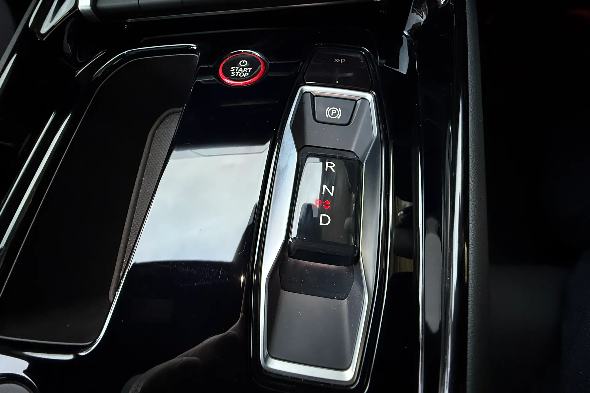 Audi e-tron GT thumbnail image number 20