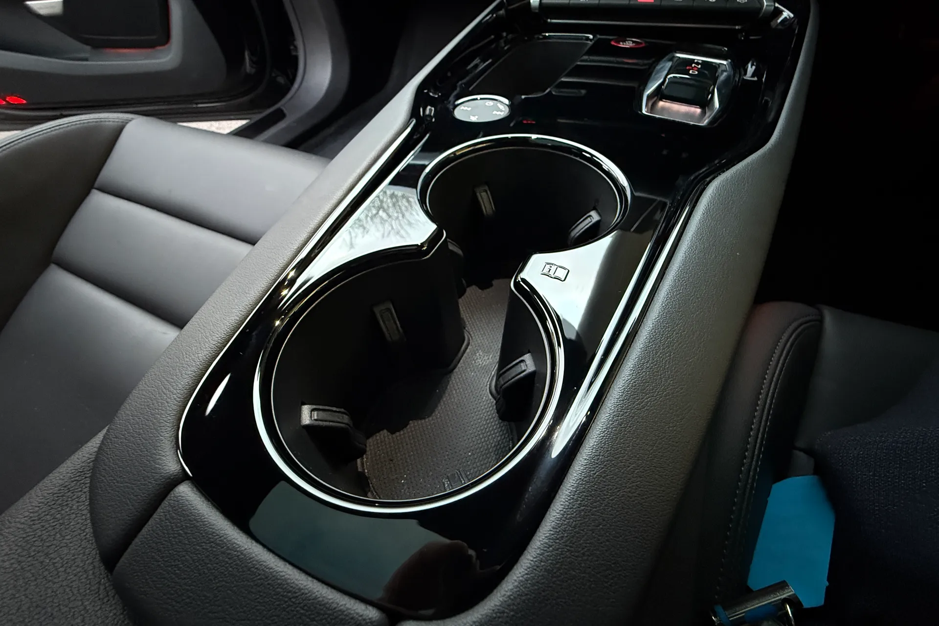 Audi e-tron GT thumbnail image number 22