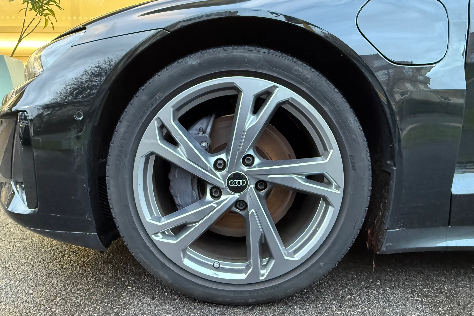 Audi e-tron GT thumbnail image number 9