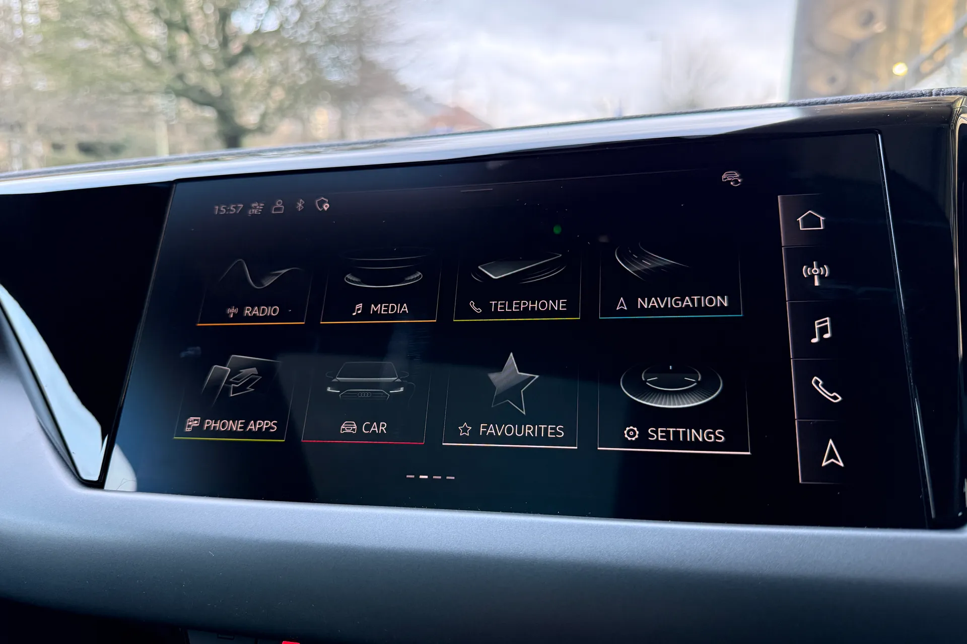 Audi e-tron GT thumbnail image number 12