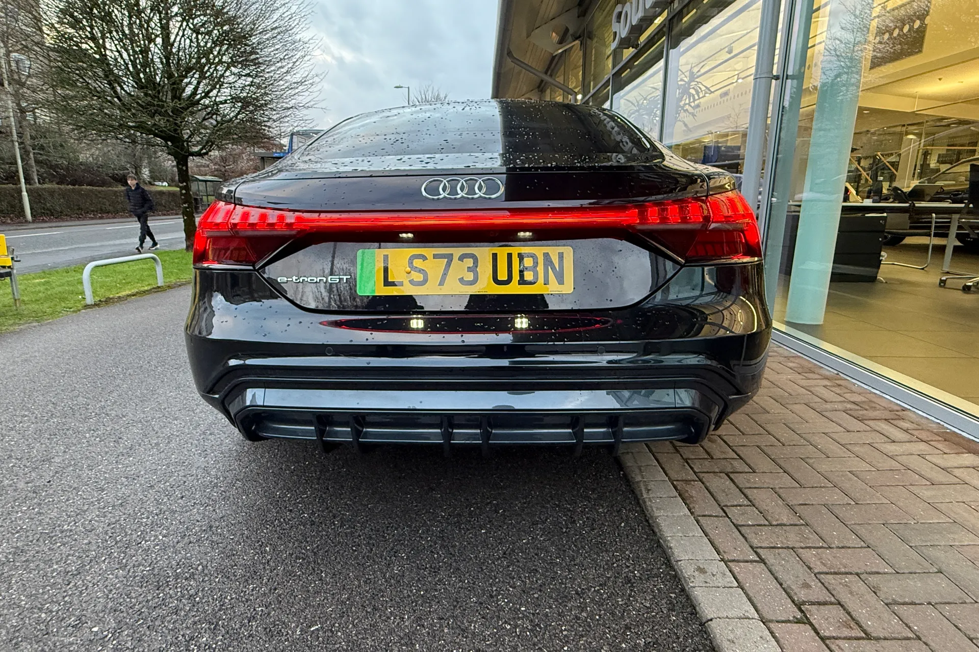 Audi e-tron GT thumbnail image number 36